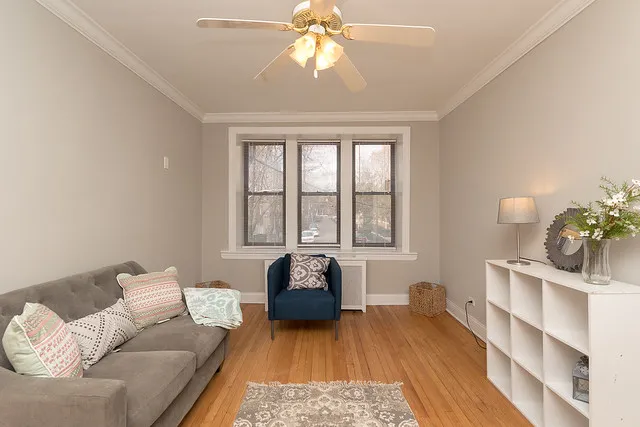 660 West Barry Apartments