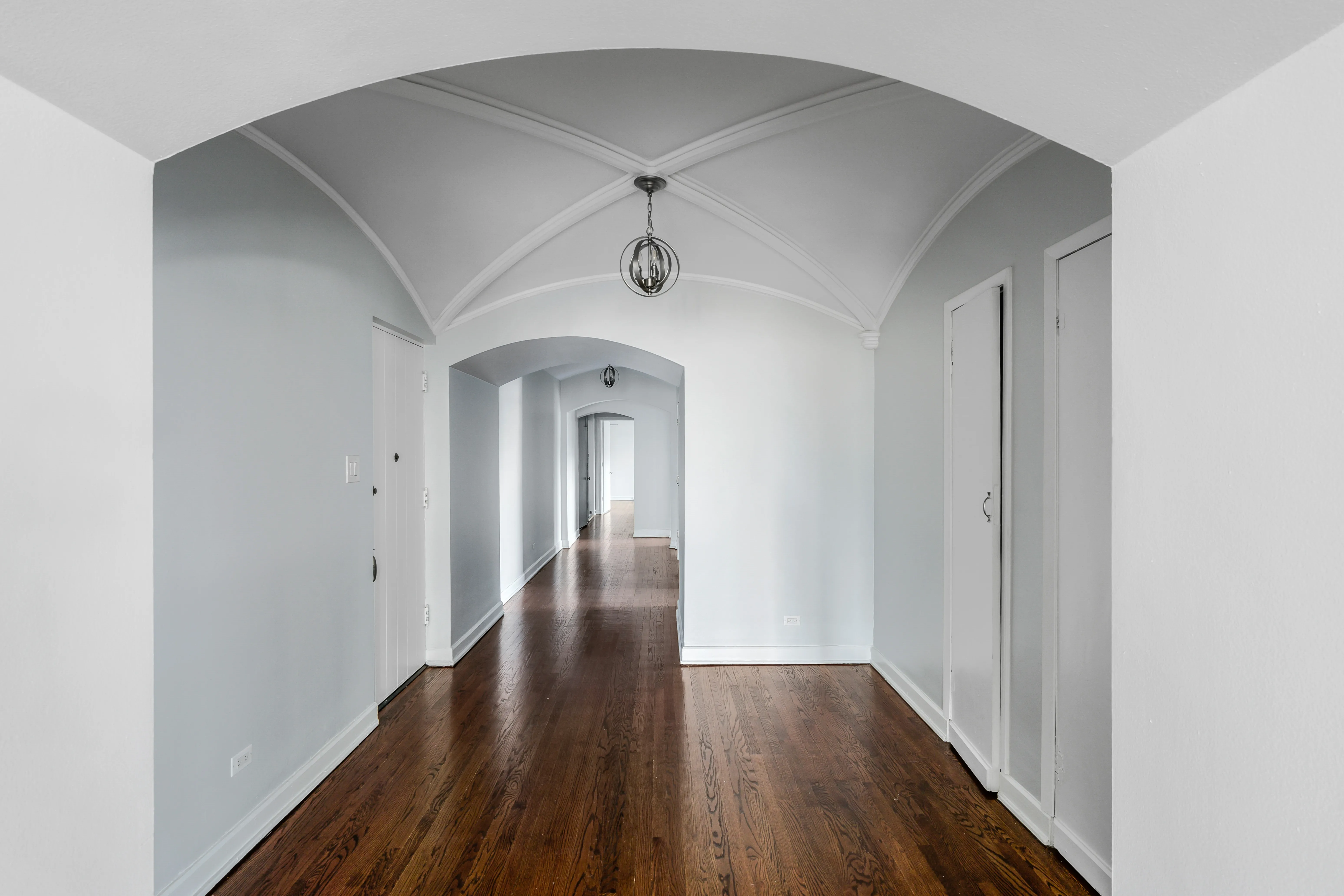 535 W Cornelia Apartments