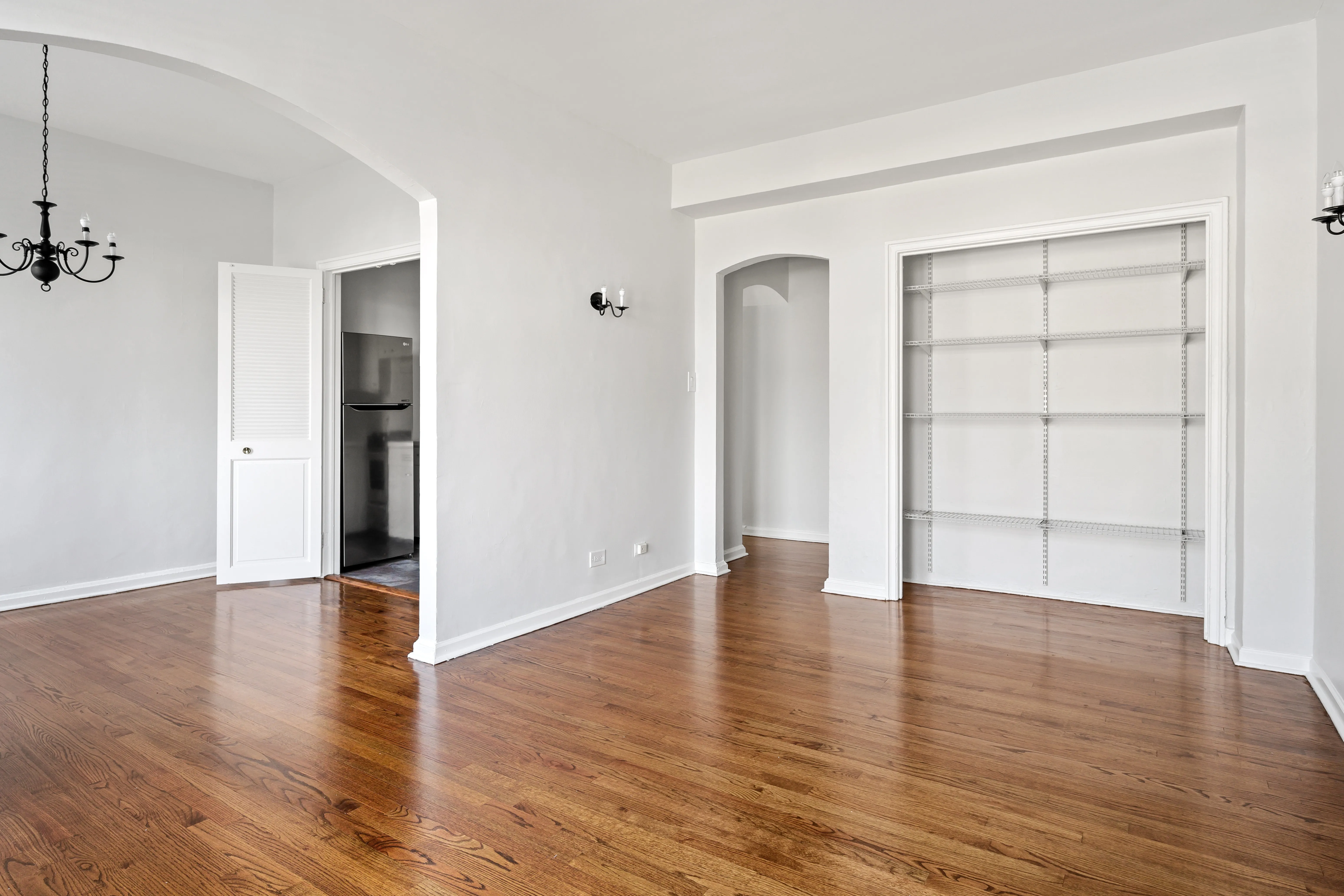 535 W Cornelia Apartments