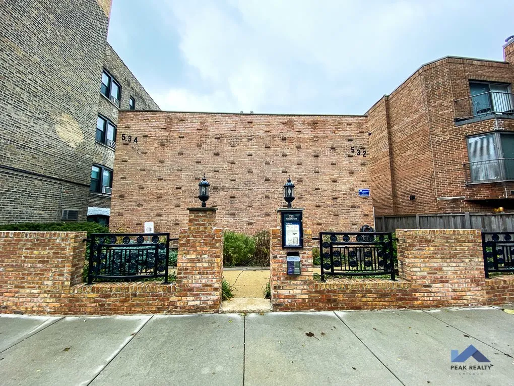 532-34 W. Grant Place Apartments