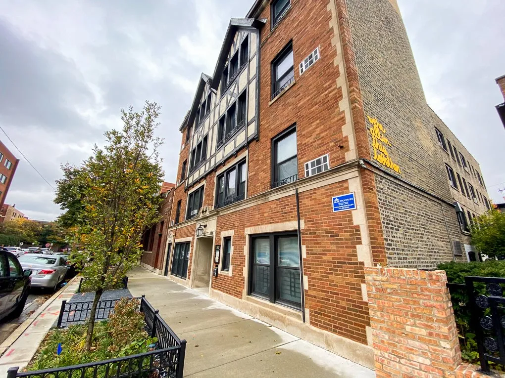 536 W. Grant Place Apartments