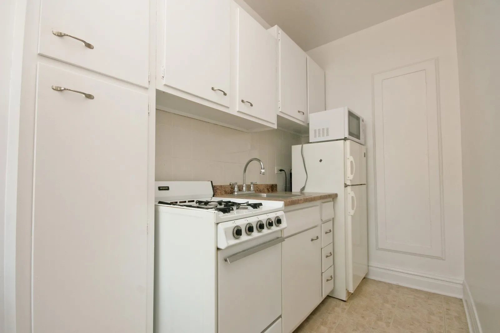 536 W. Grant Place Apartments