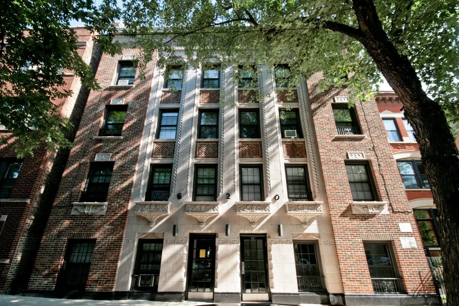 620 West Surf Apartments