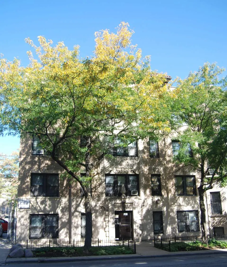 644 West Surf Apartments