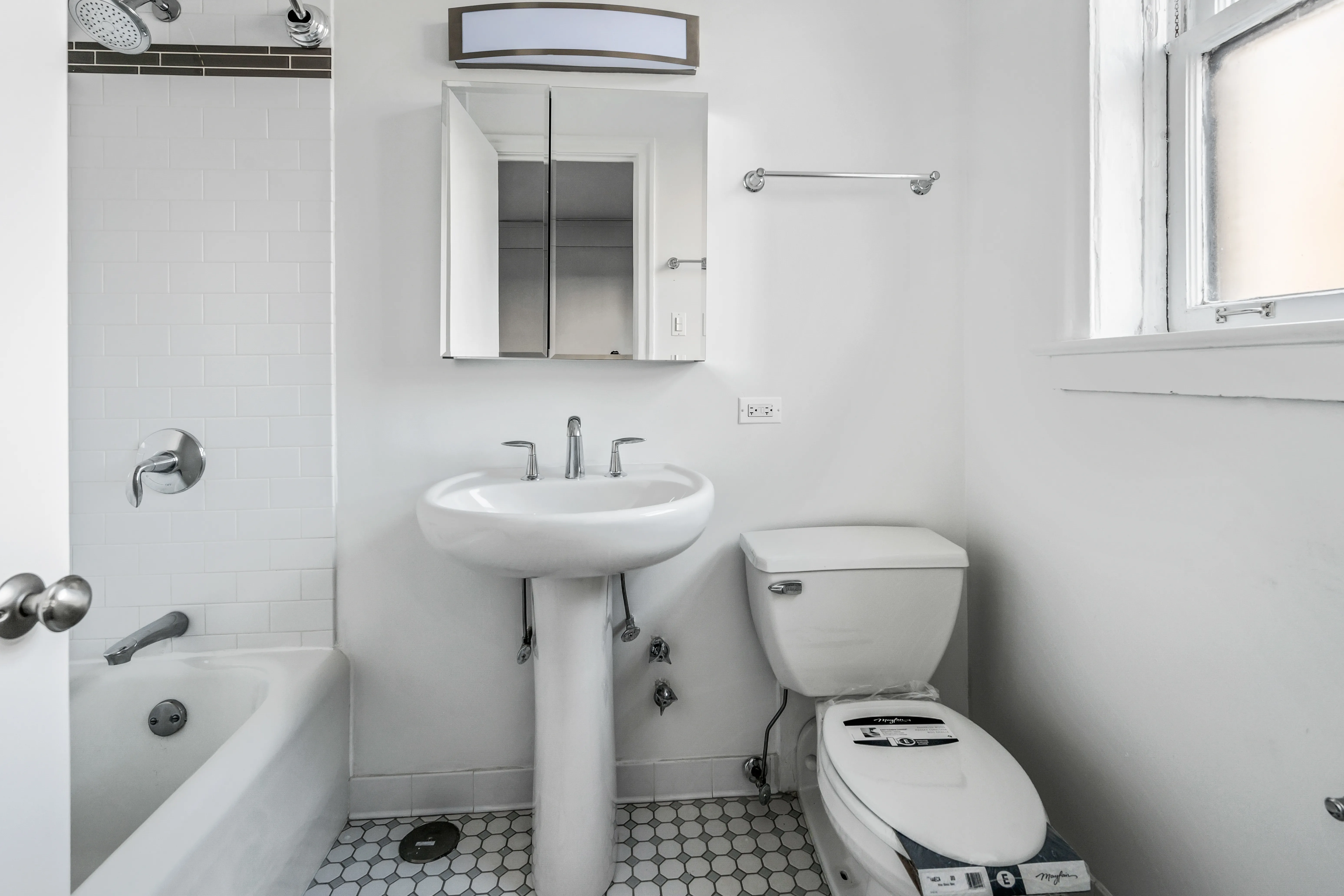 535 W Cornelia Apartments