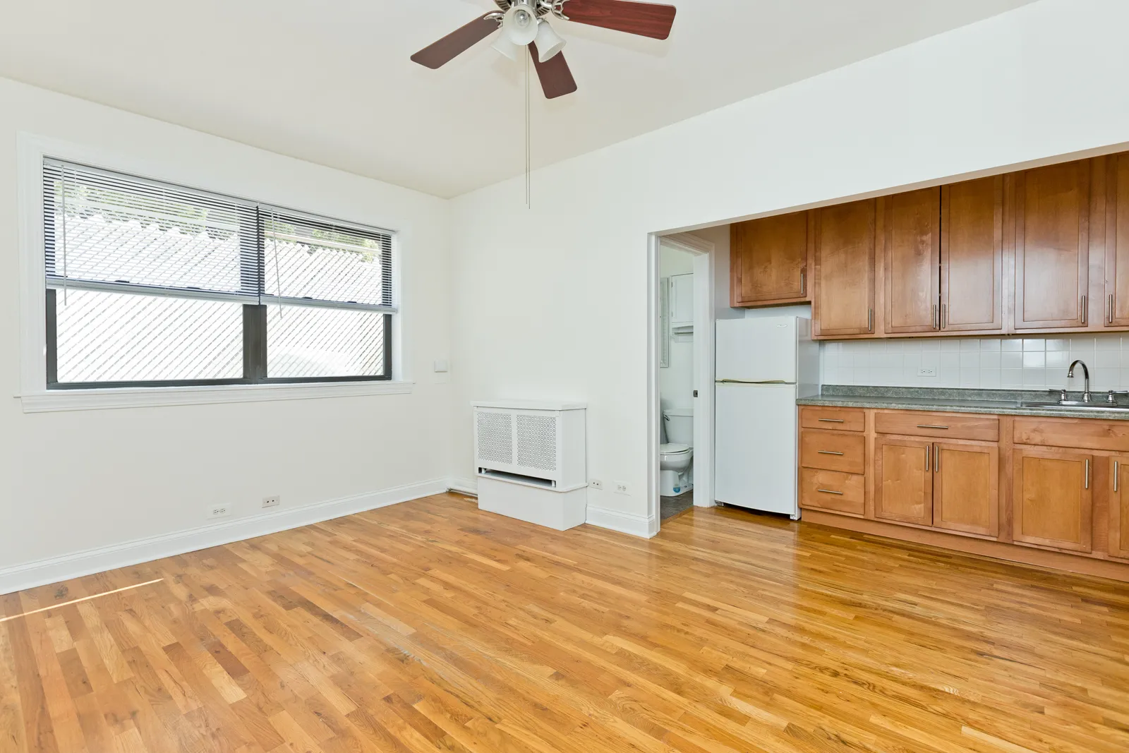 24/7 Coin Operated Laundry Room