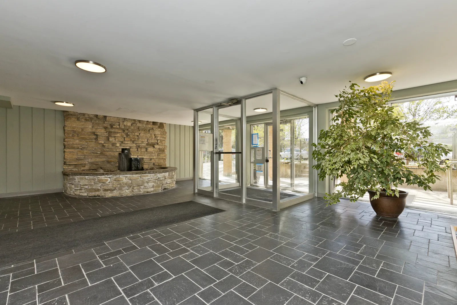 5423 N WINTHROP AVE 60640-Winthrop Station-Chicago-IL