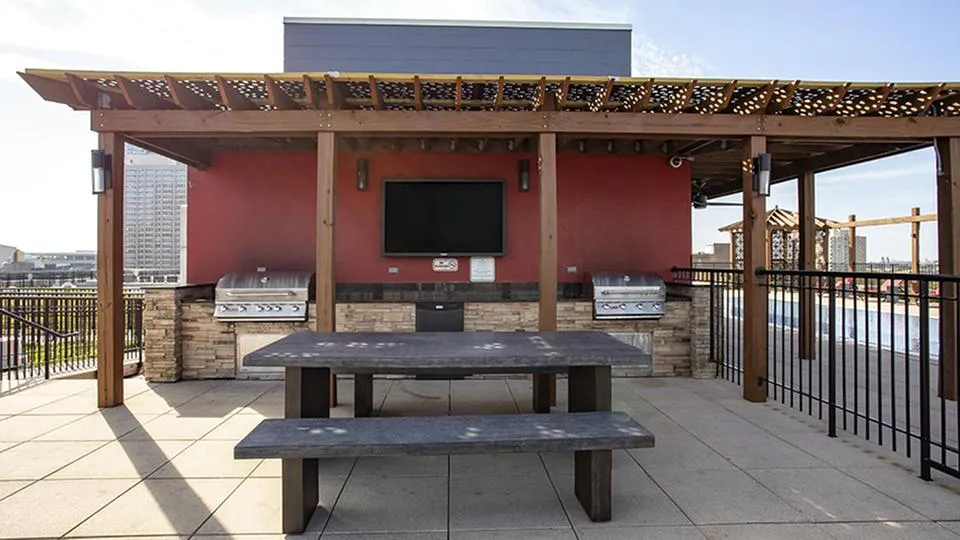 Arrive South Loop Apartments