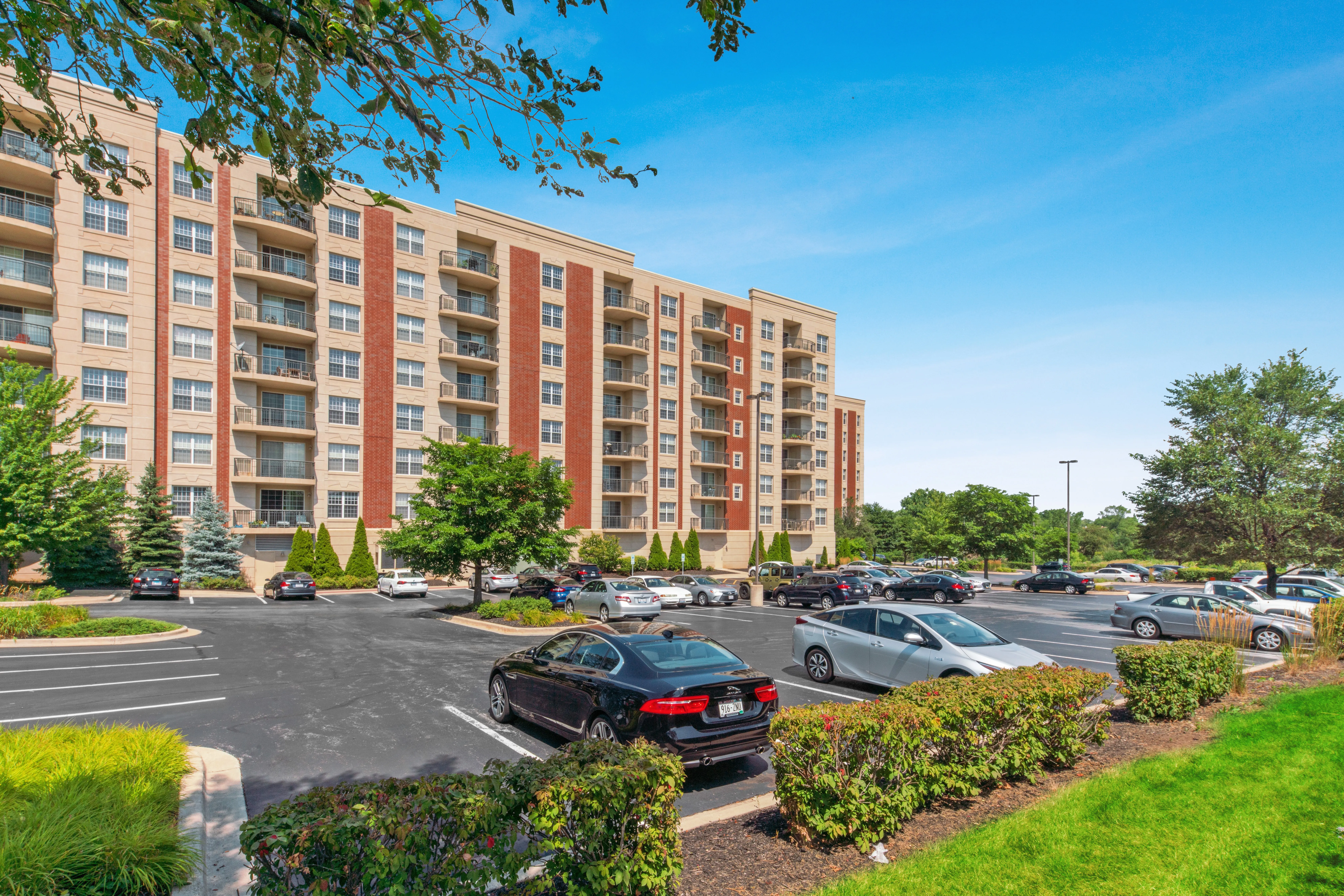 ReNew Downers Grove Apartments