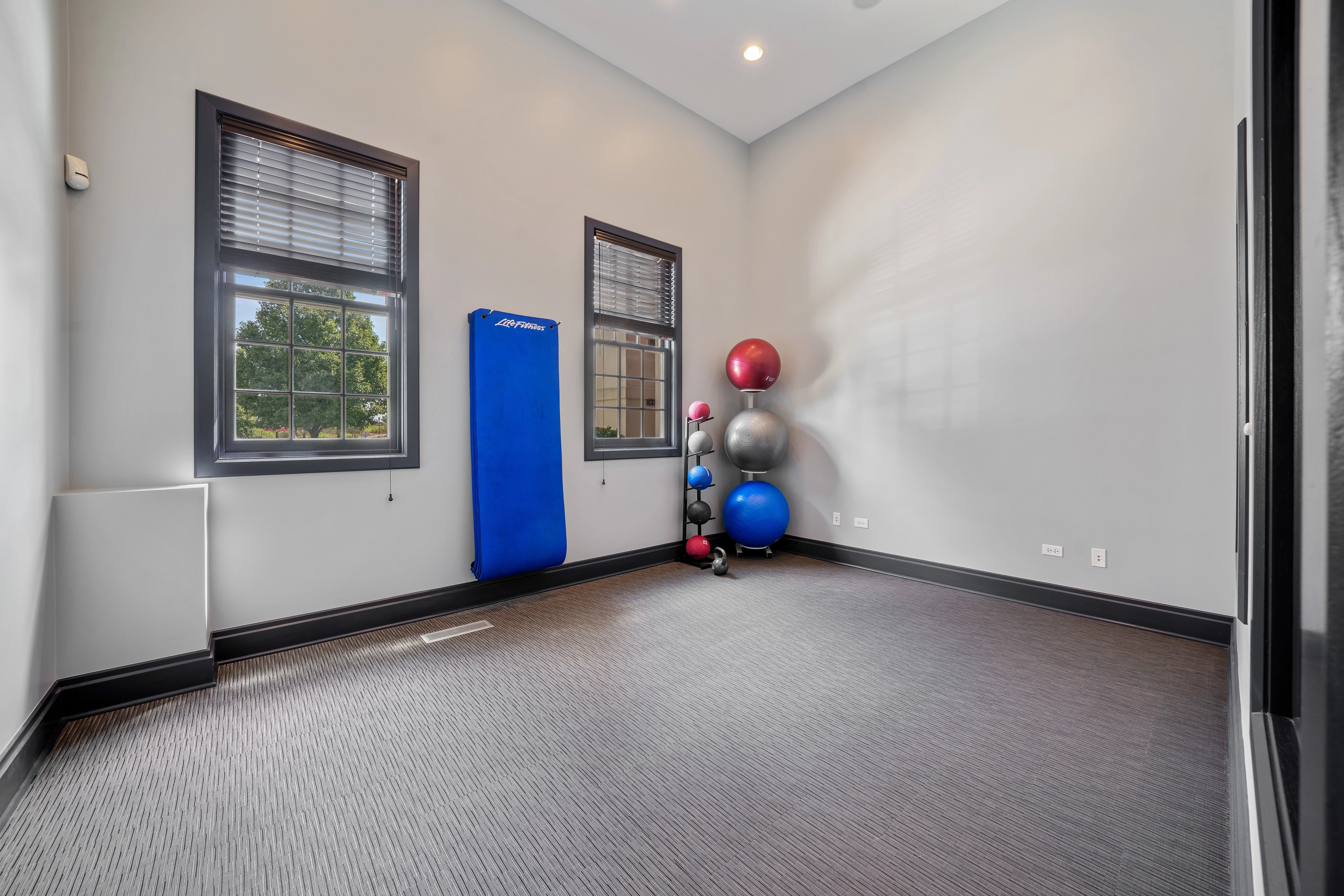 ReNew Downers Grove Apartments