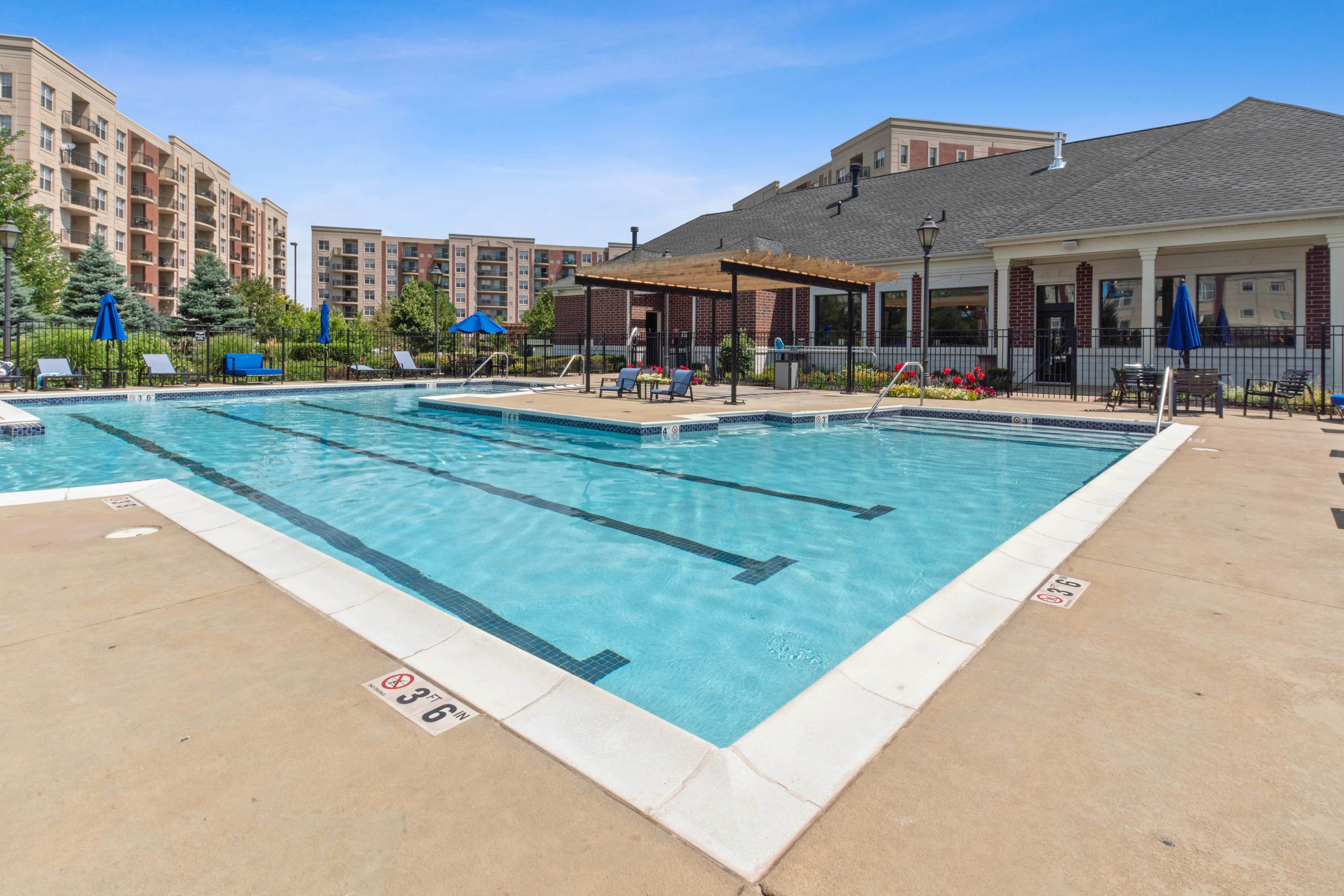 ReNew Downers Grove Apartments