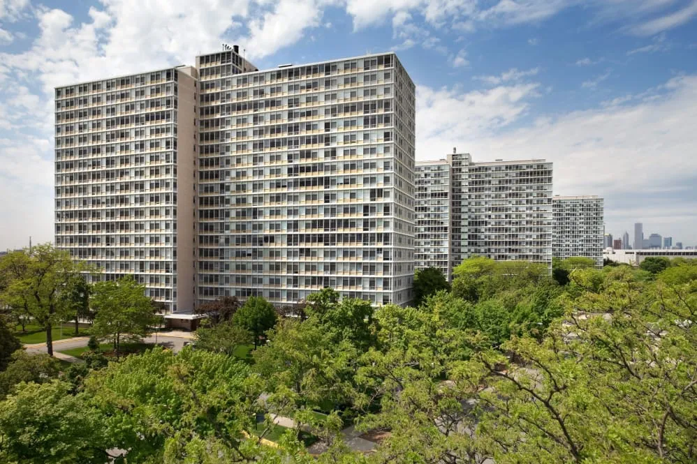 Prairie Shores Apartments