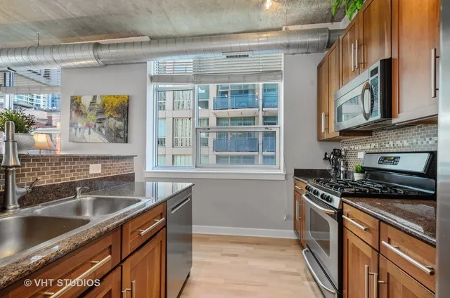 1305 S Michigan Apartments