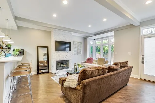 2506 N Greenview Apartments