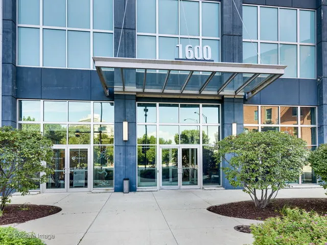 Lakeside Tower Apartments