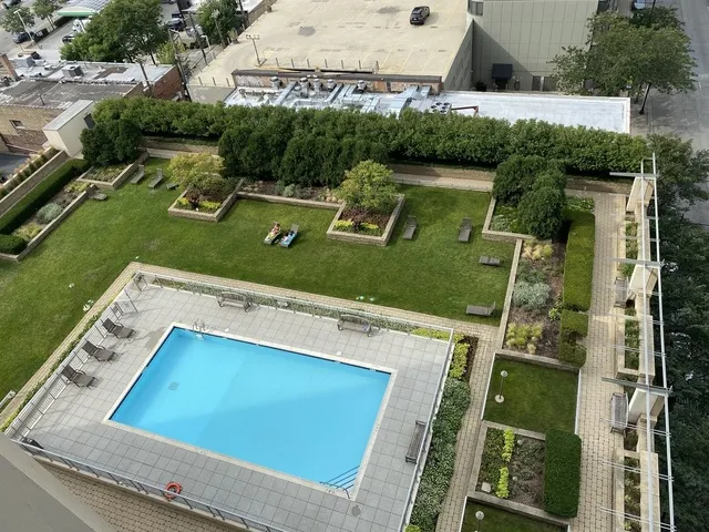 Michigan Avenue Tower Apartments 