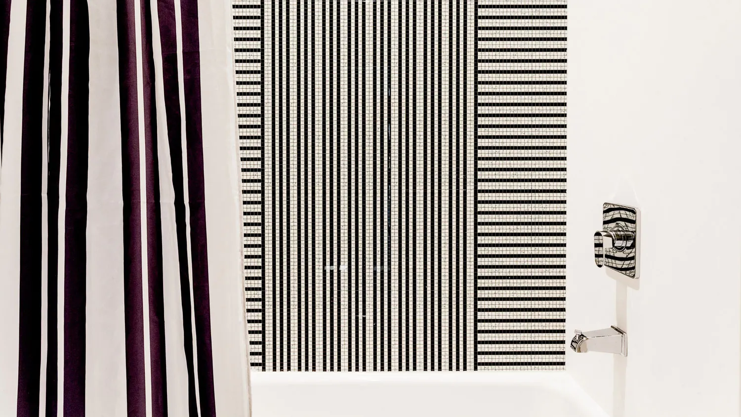 Mode Logan Square Apartments