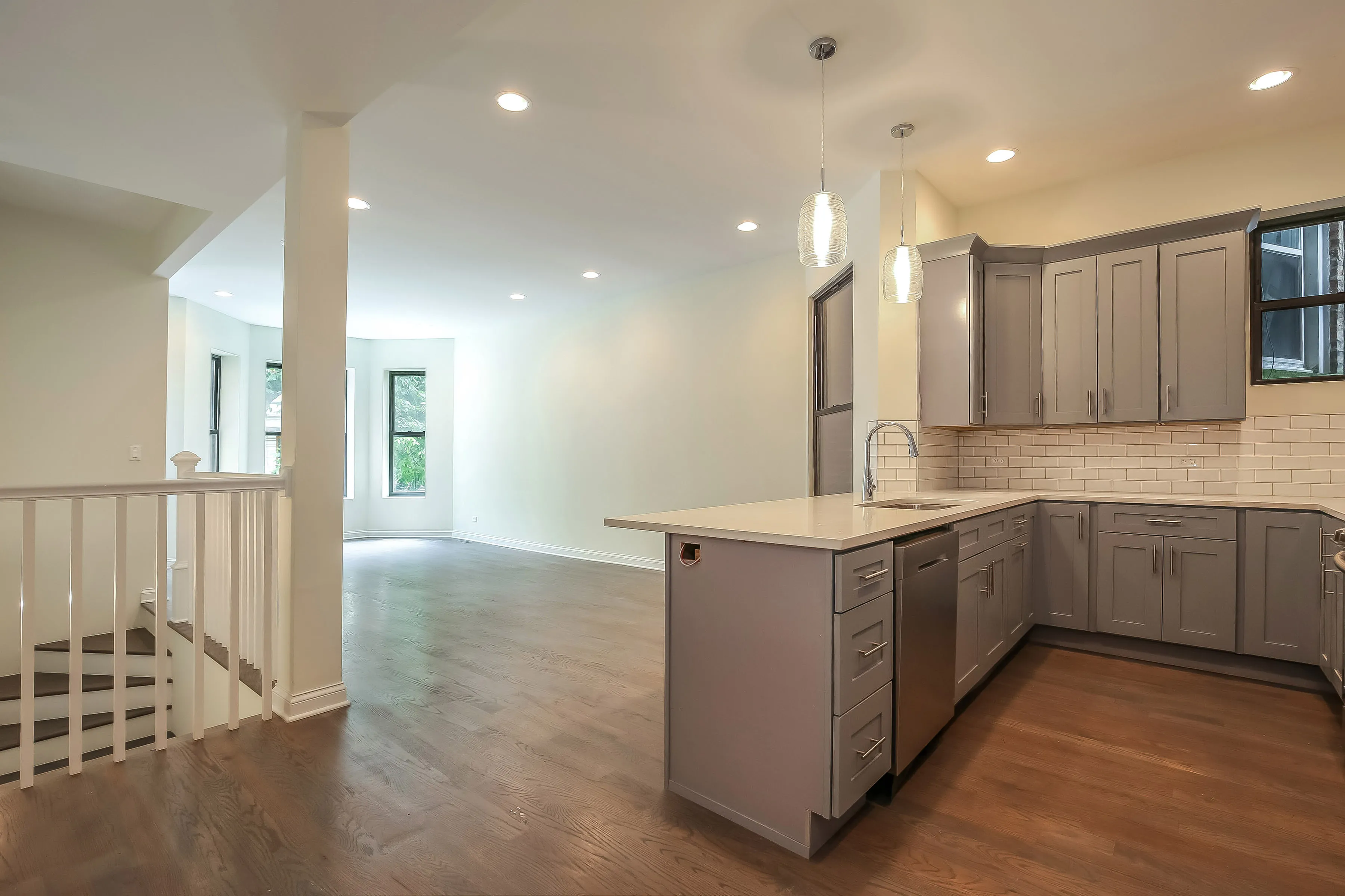 light brown exterior of 2852 West Shakespeare Apartments