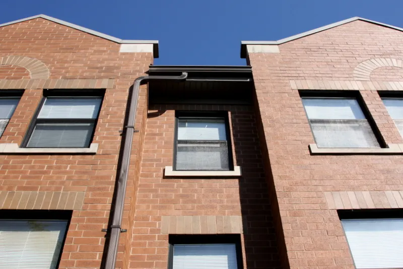 living room at Wllard Square Apartments in Brozeville Chicago