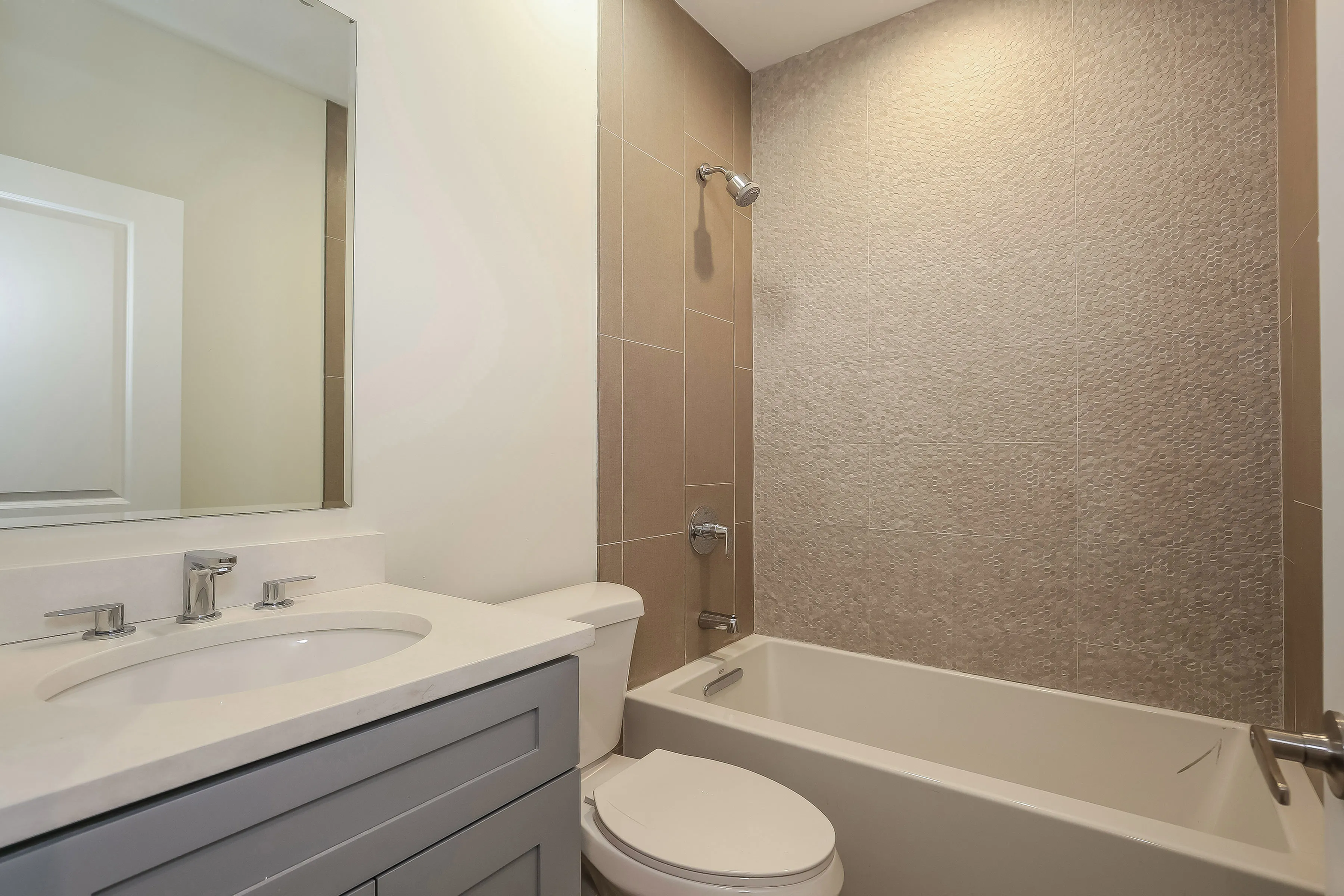 light brown exterior of 2852 West Shakespeare Apartments