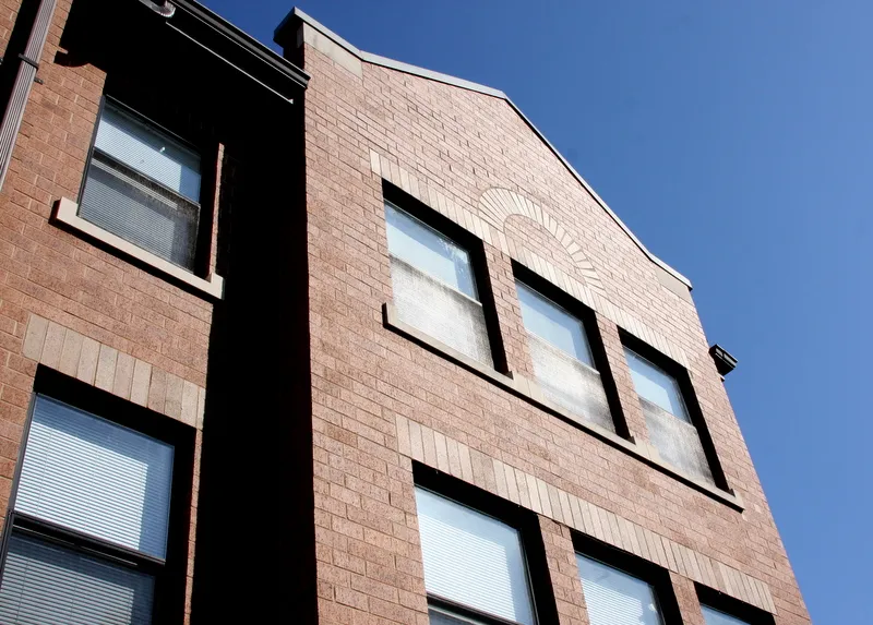 living room at Wllard Square Apartments in Brozeville Chicago