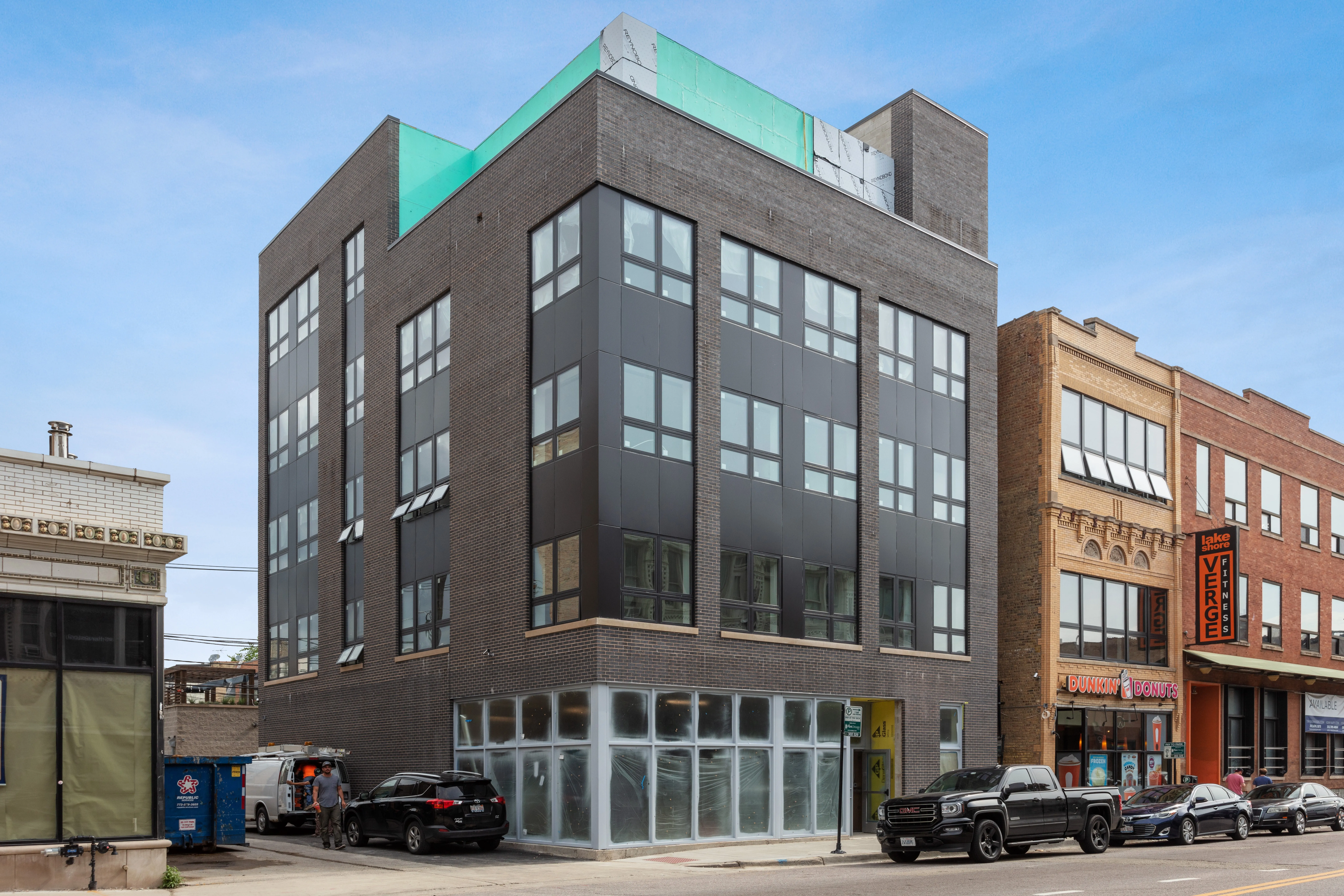 model apartment living room at 1942 W North Apartments