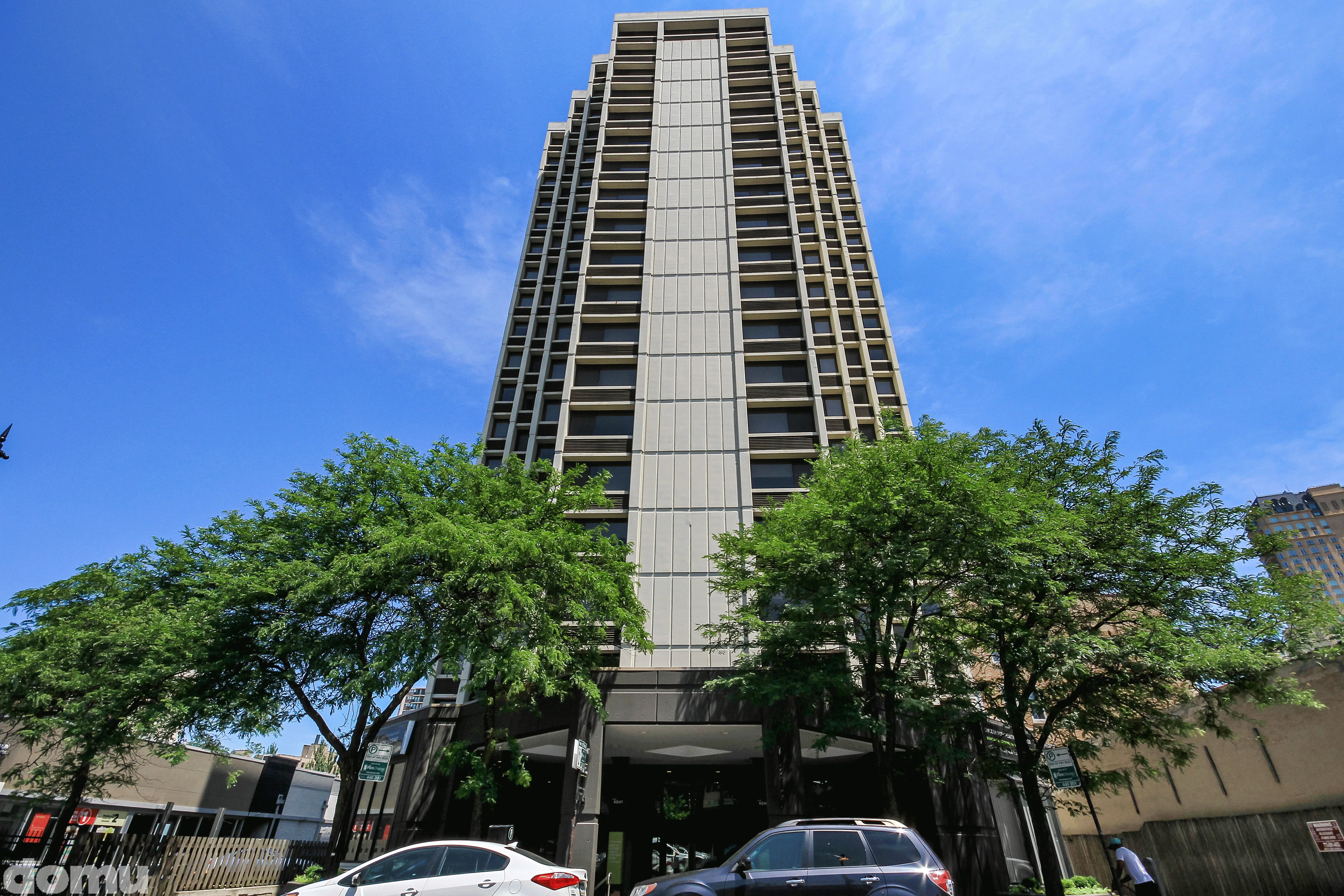 dining room and kitchen at The Kent Apartments in Lincoln Park Chicago