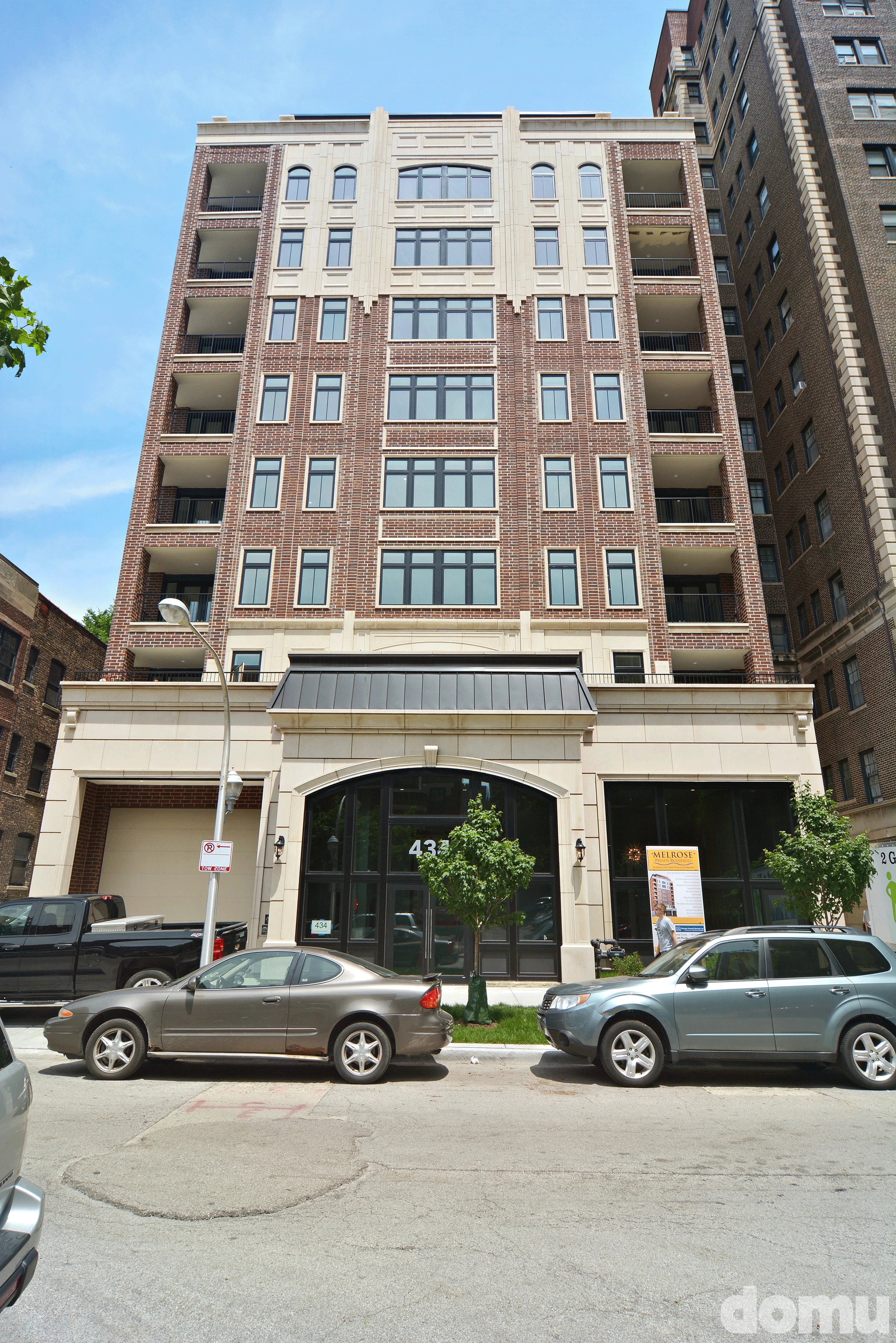 exterior view at Melrose on the Lake Apartments in Lakeview, Chicago