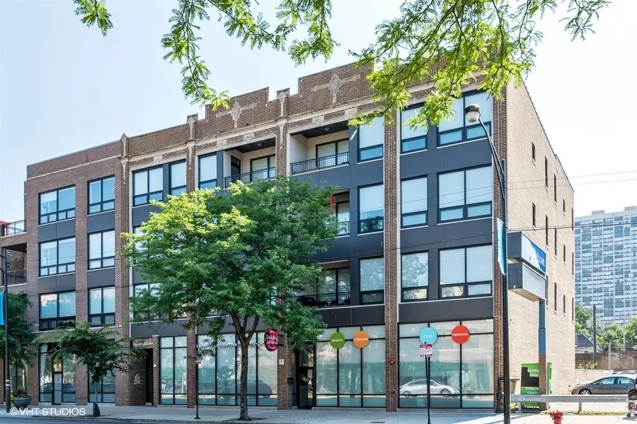 model kitchen at 5427 North Broadway Aprtments in Edgewater Chicago