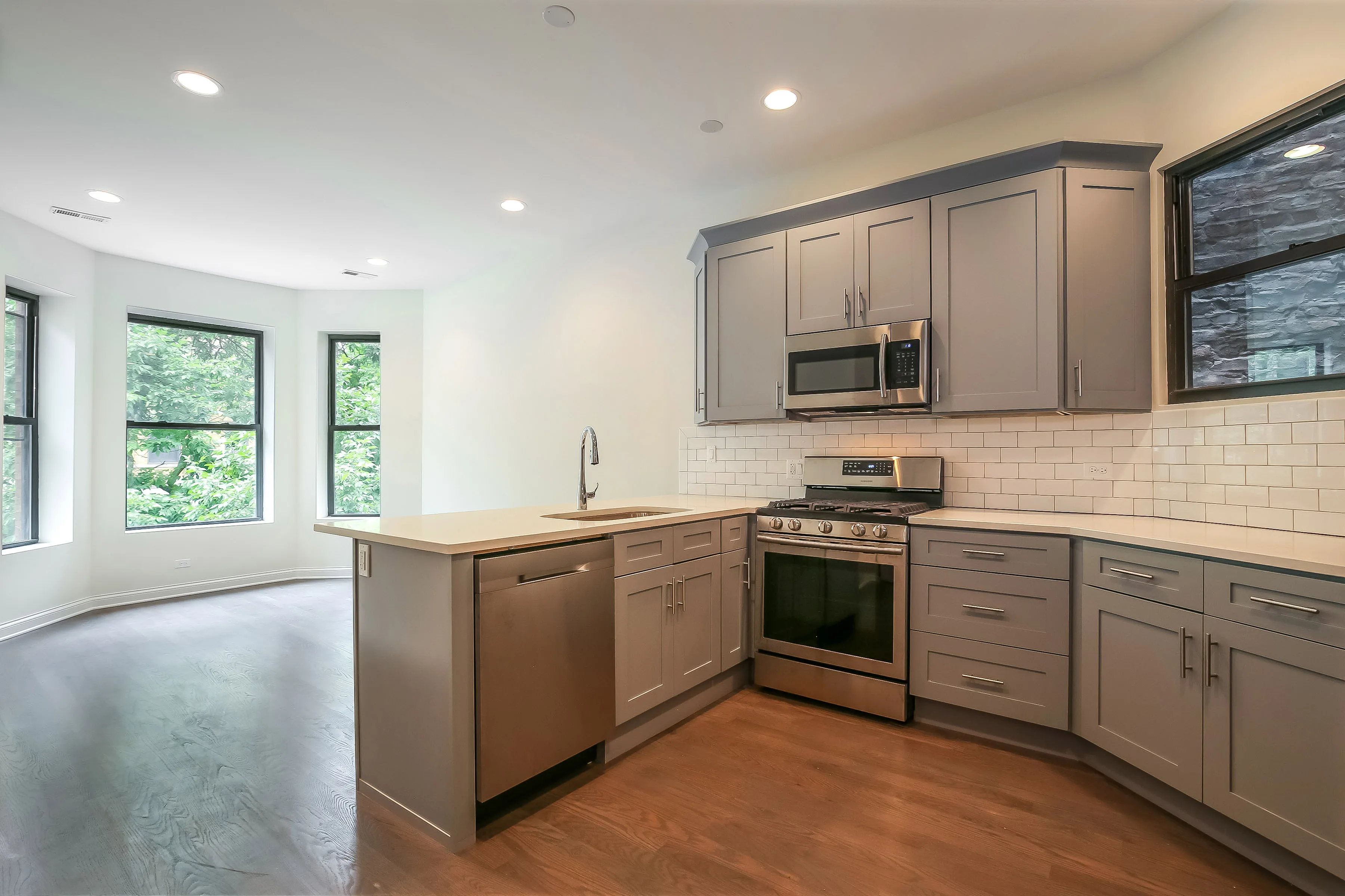 light brown exterior of 2852 West Shakespeare Apartments