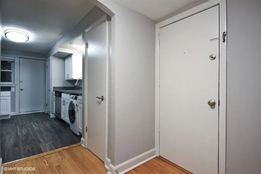 2801 W Logan Apartments