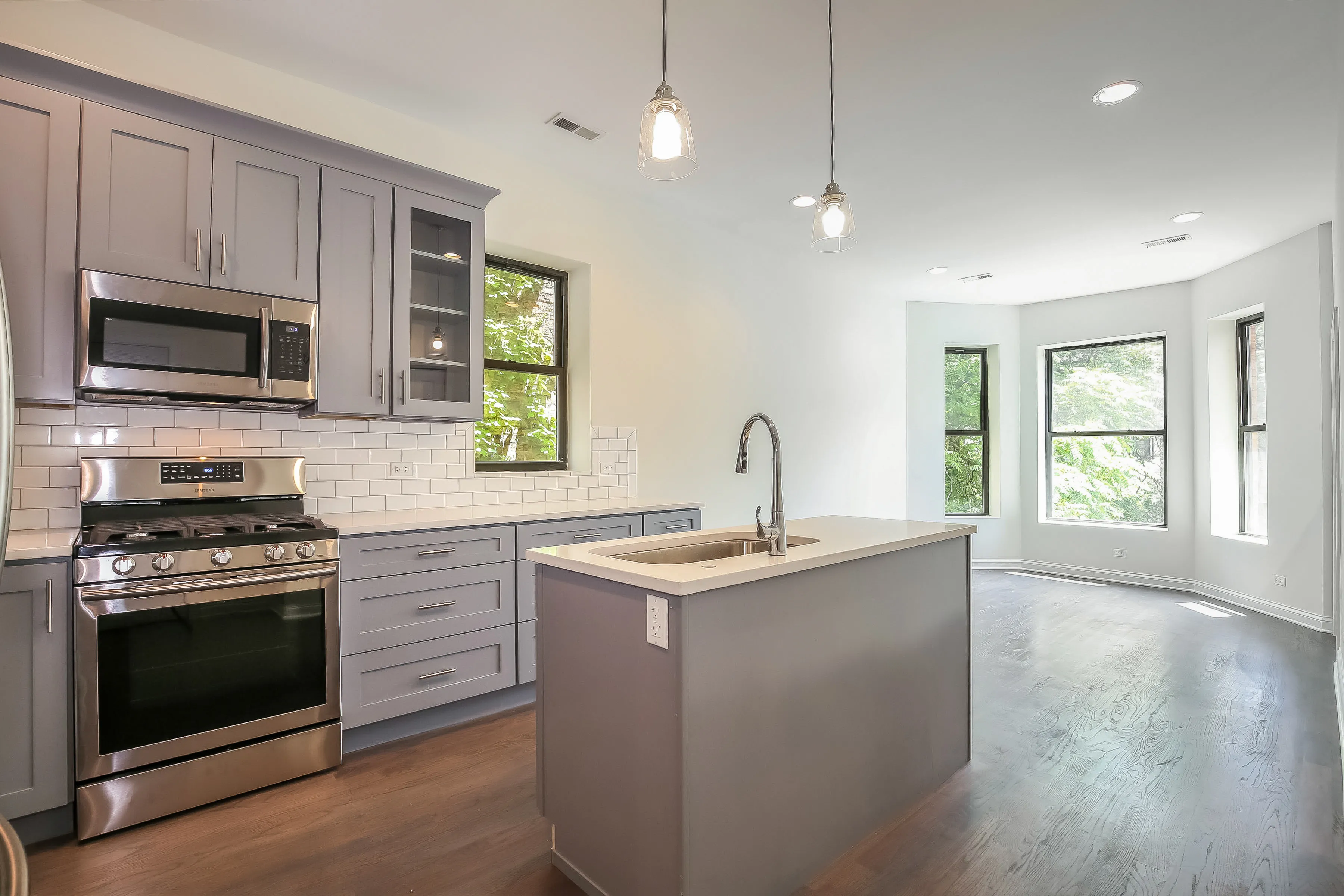 light brown exterior of 2852 West Shakespeare Apartments