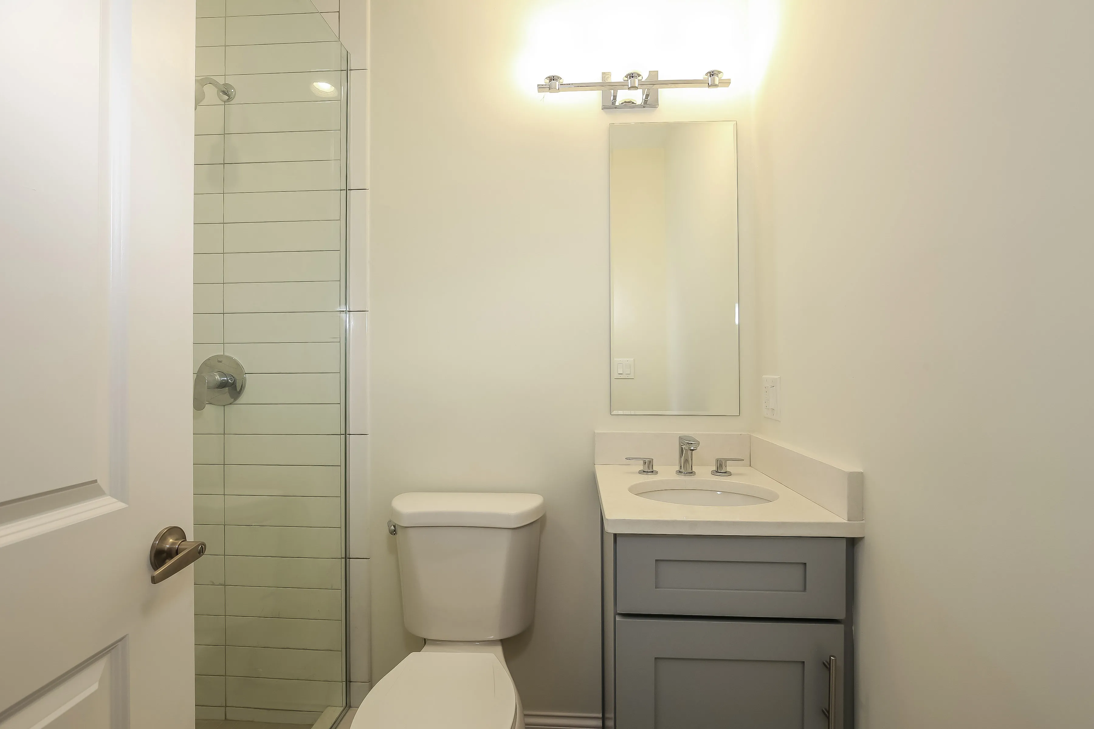 light brown exterior of 2852 West Shakespeare Apartments