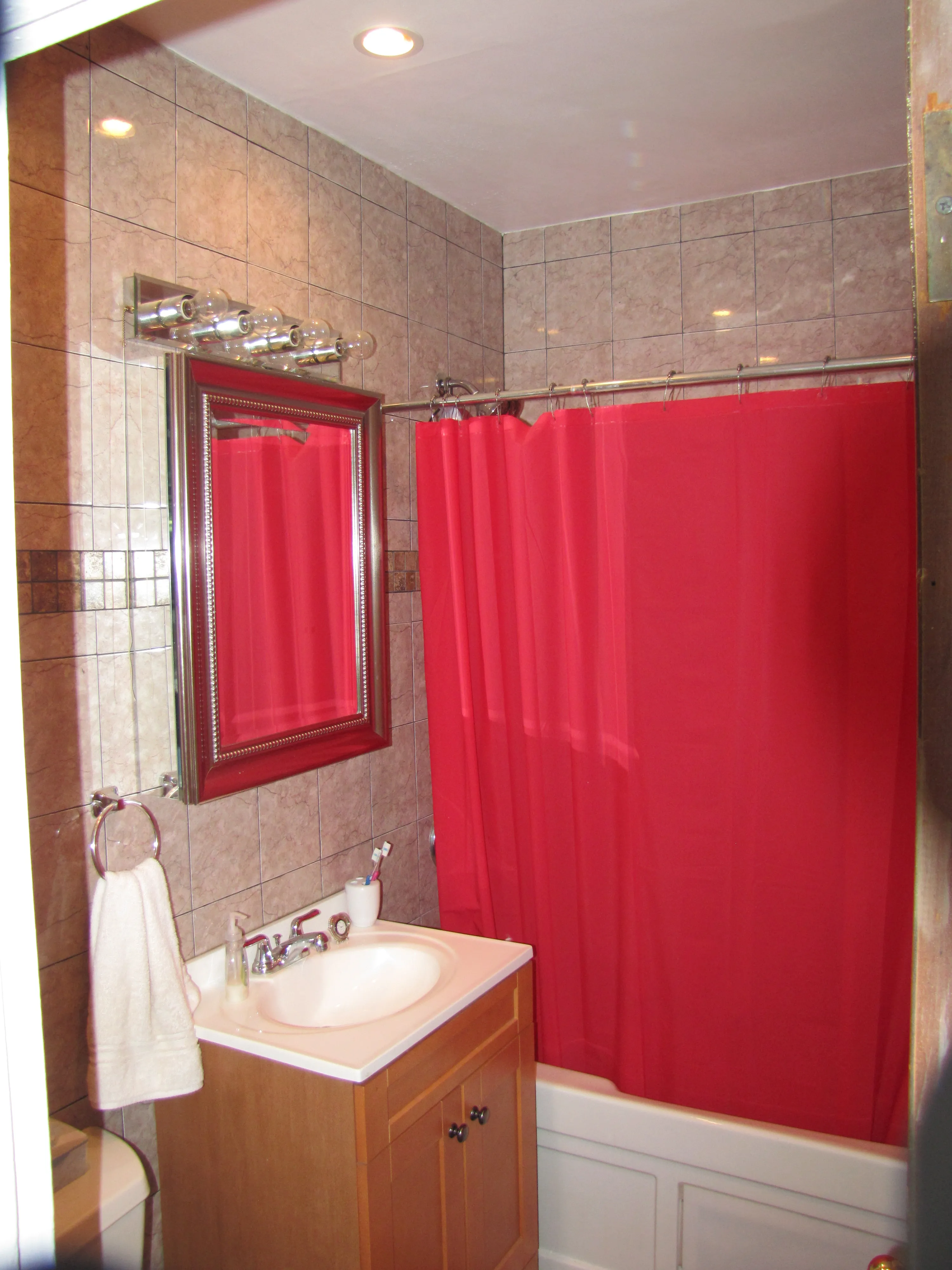 bathroom with whirlpool style bathtub