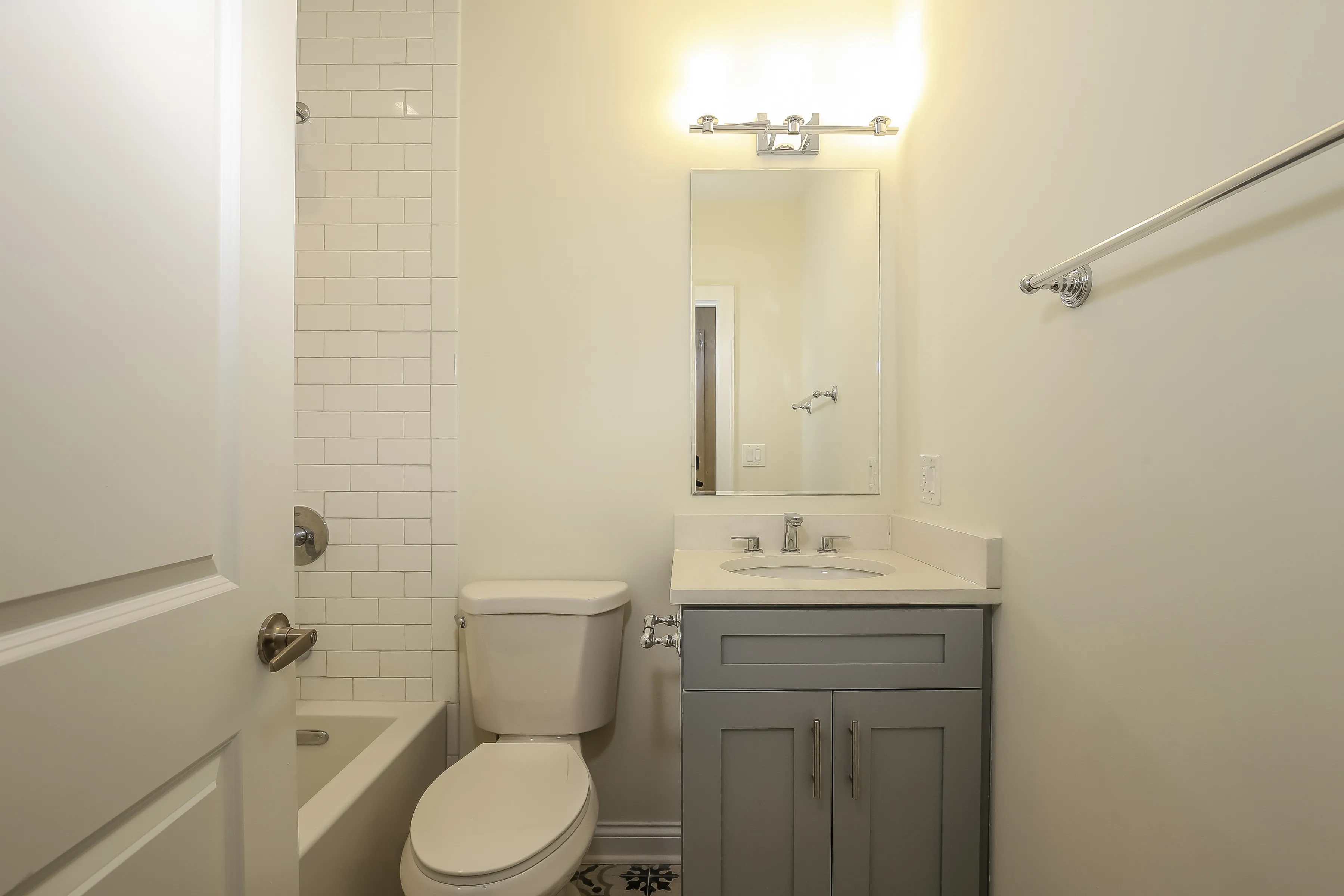 light brown exterior of 2852 West Shakespeare Apartments