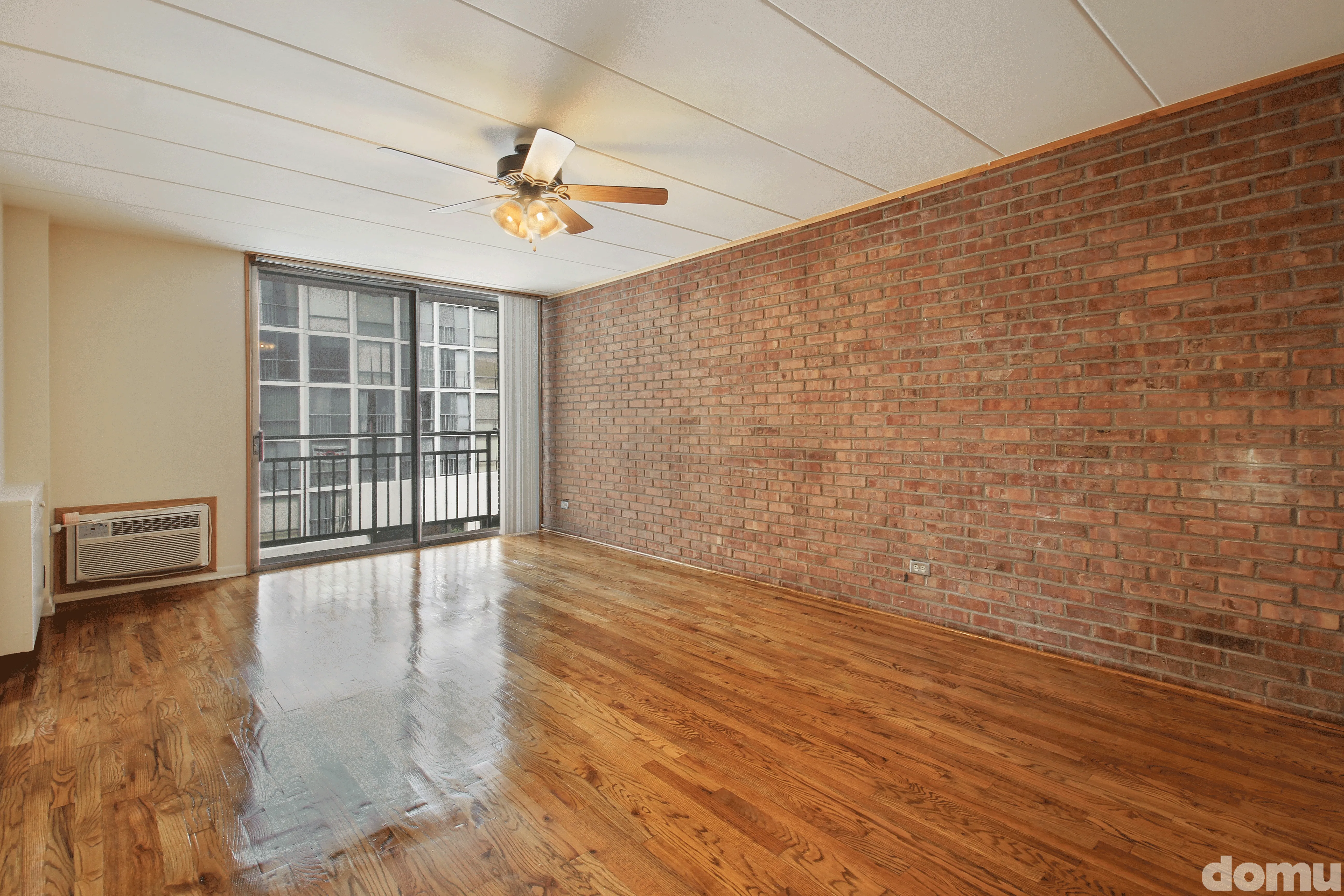garden in front of lobby at 2340 North Commonwealth in Lincoln Park