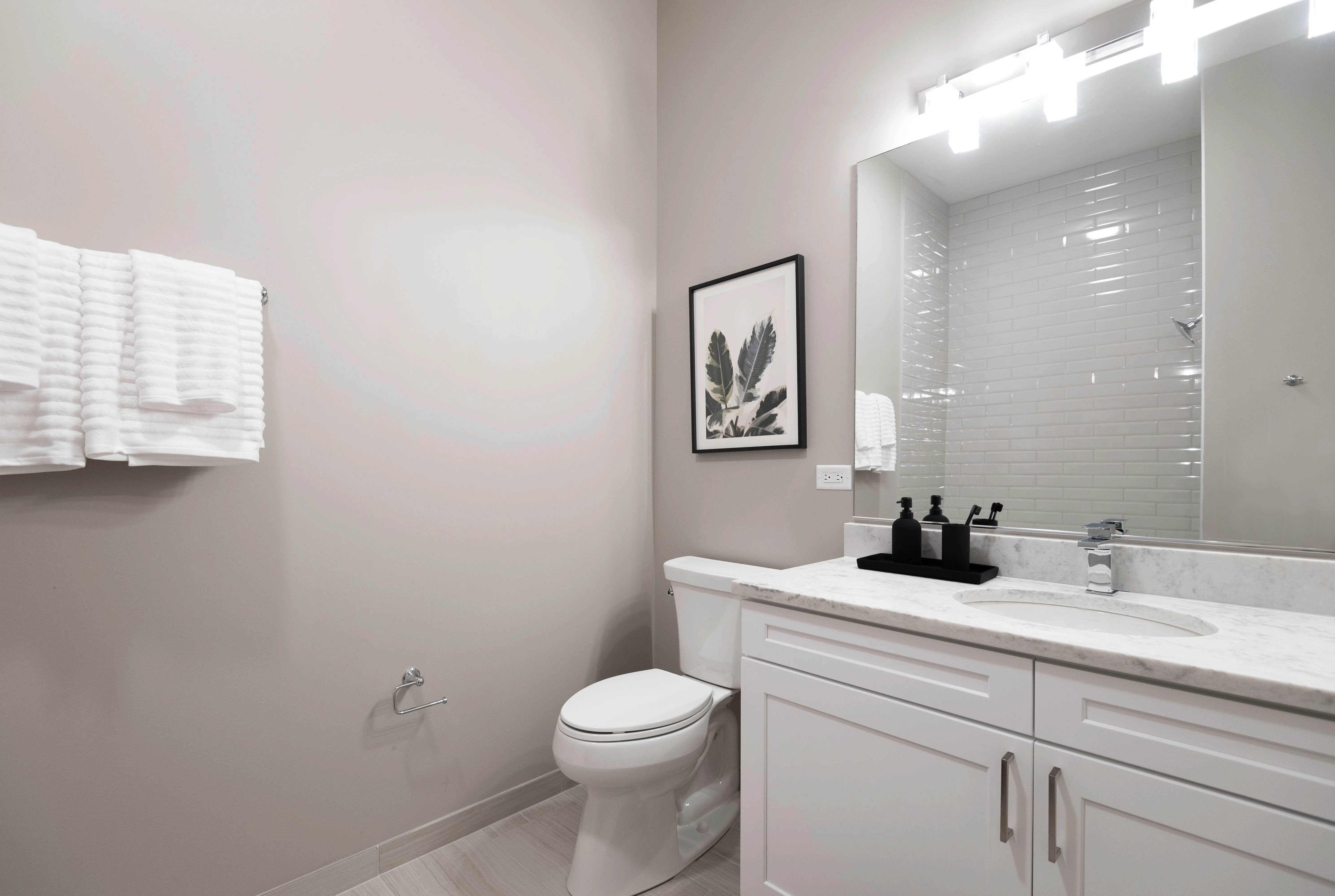 Twenty Fifty Lincoln Park Apartments