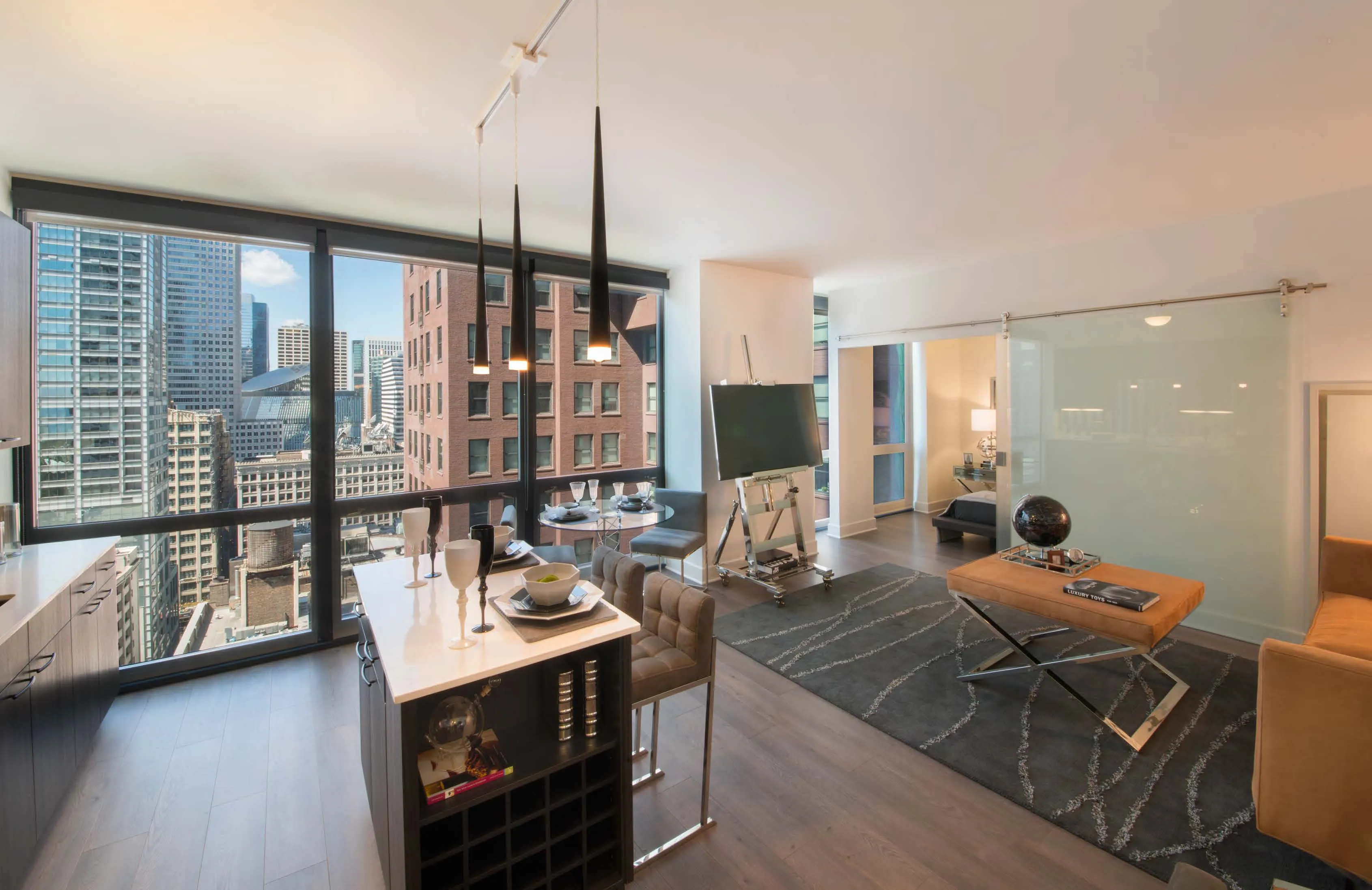 sky lounge at 73 East Lake Apartments in the Chicago Loop