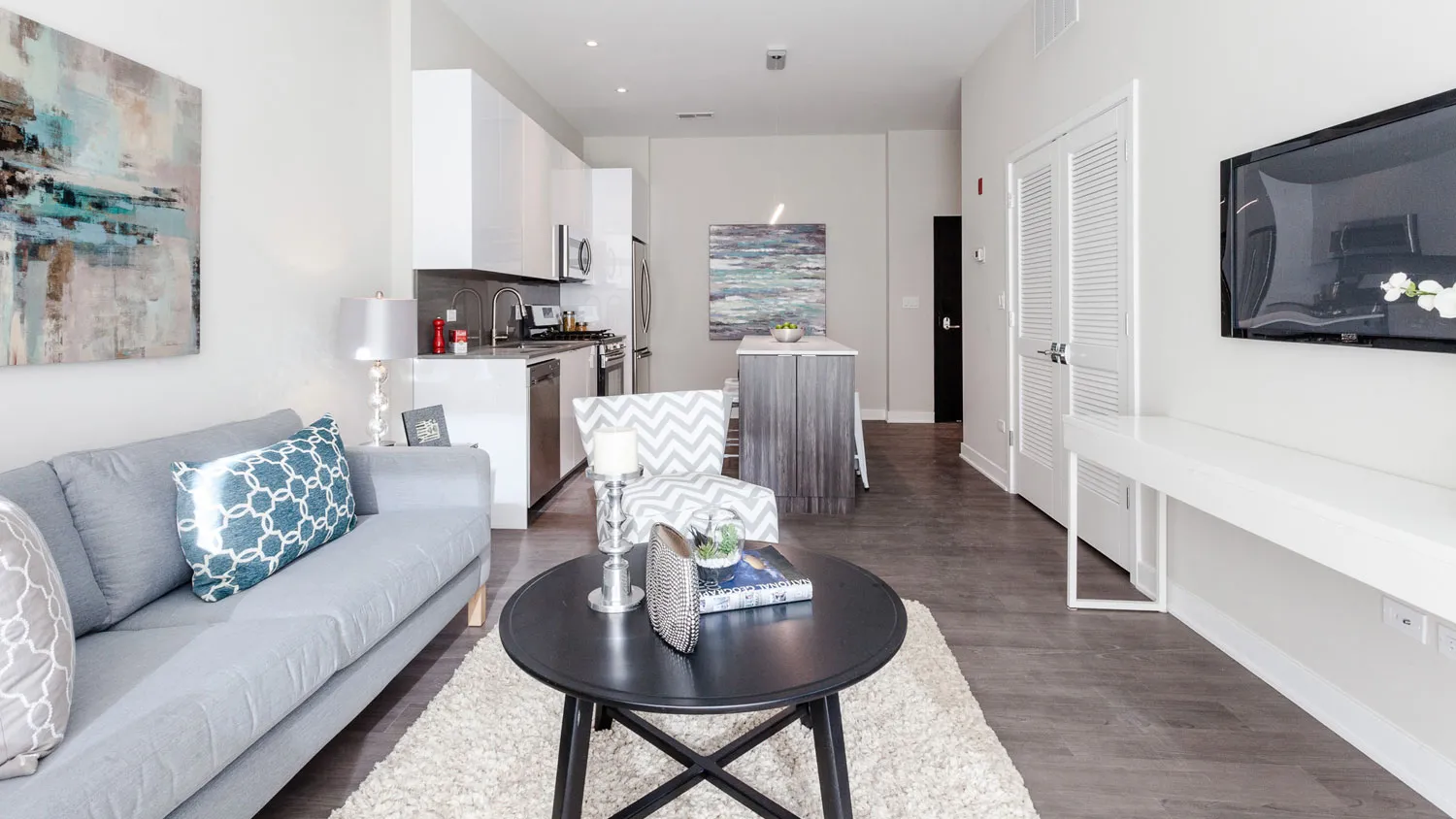 Mode Logan Square Apartments