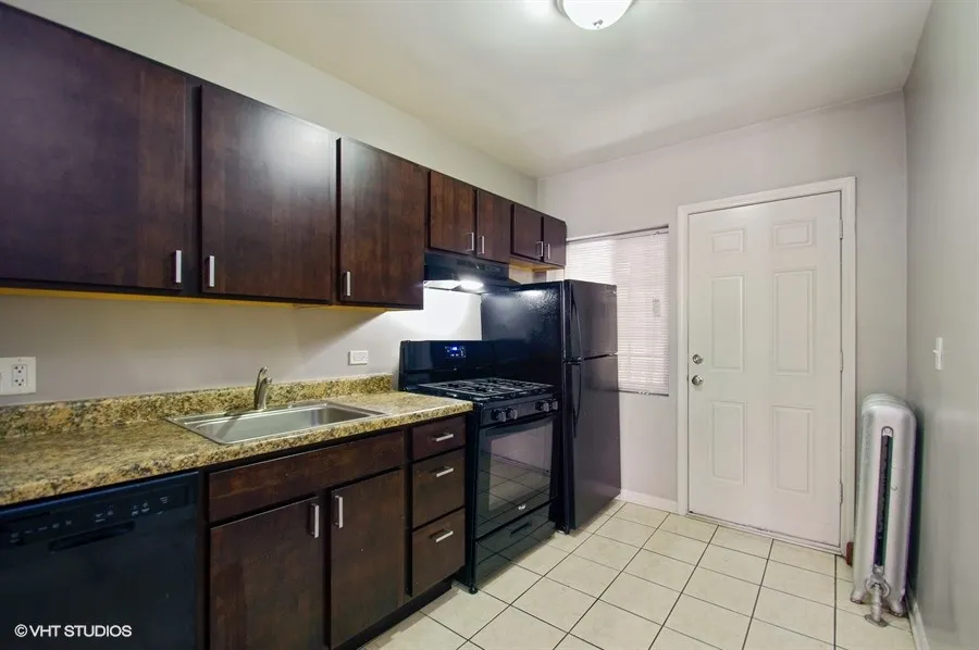 1338 West Argyle Apartments