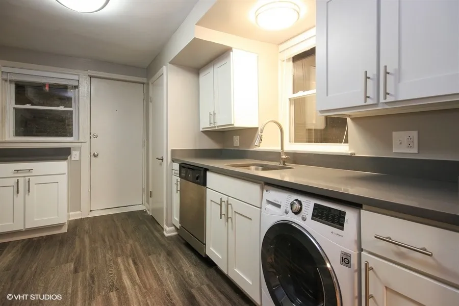 2801 W Logan Apartments