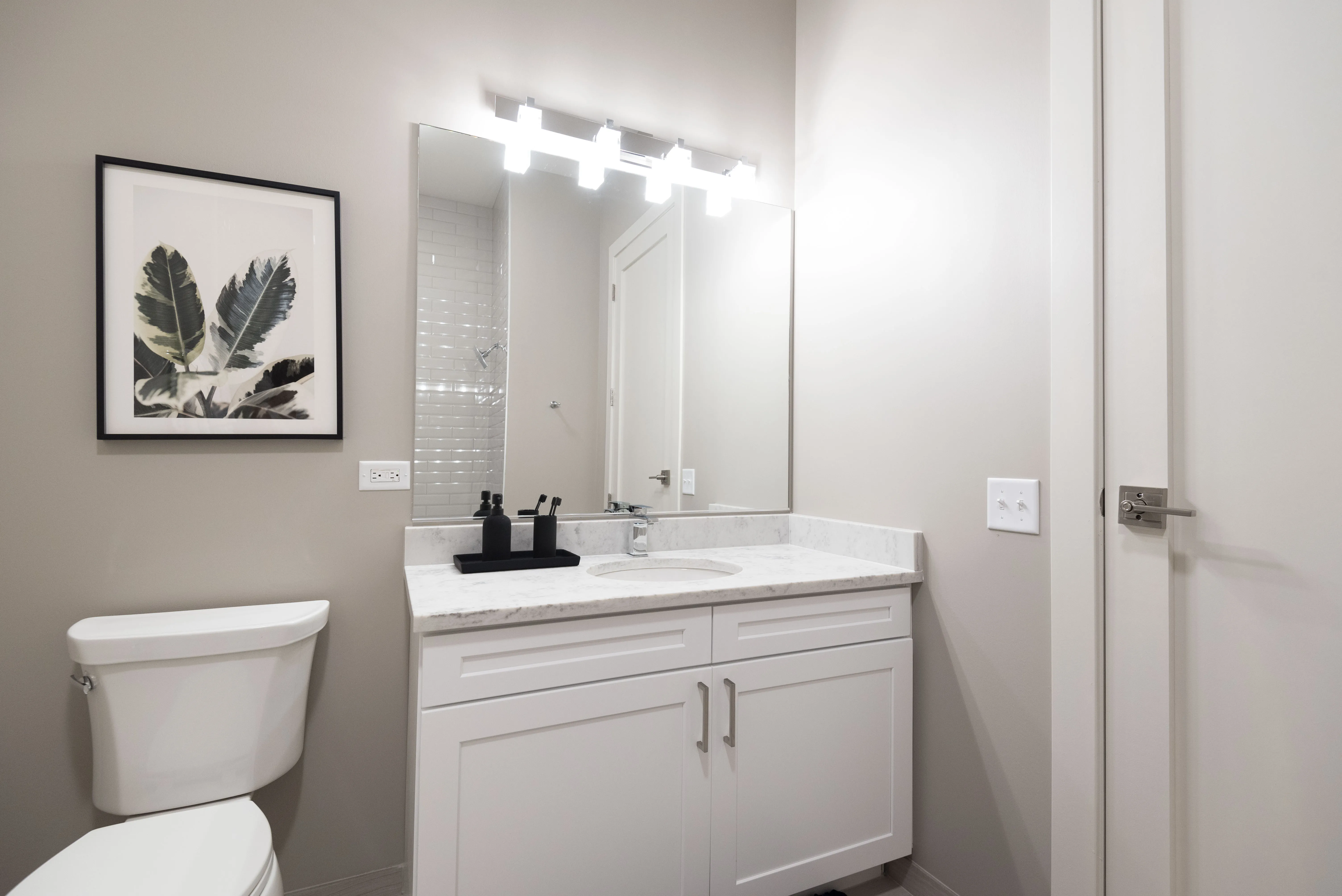 Twenty Fifty Lincoln Park Apartments