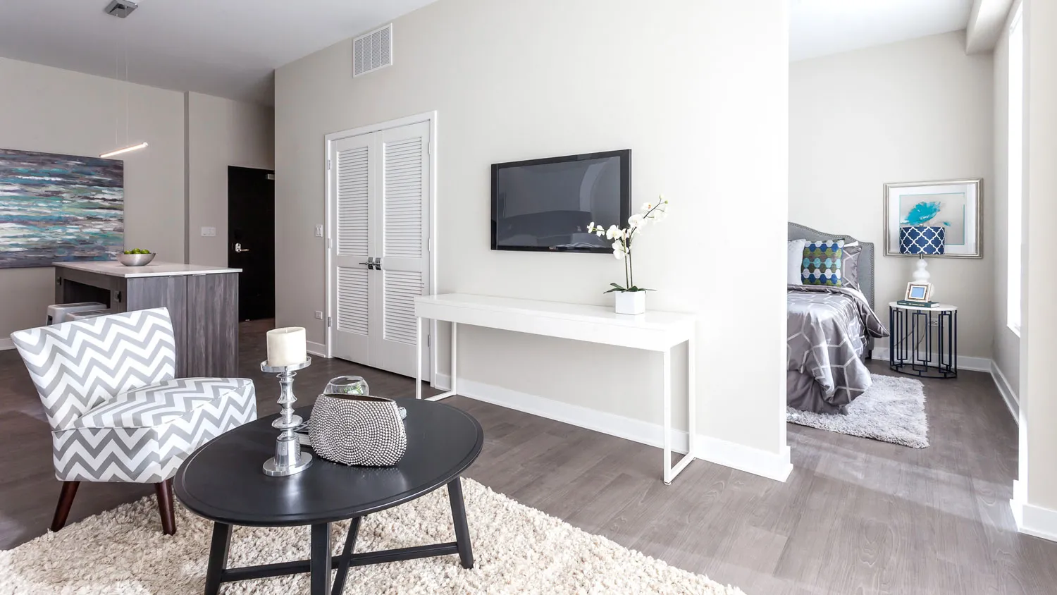 Mode Logan Square Apartments