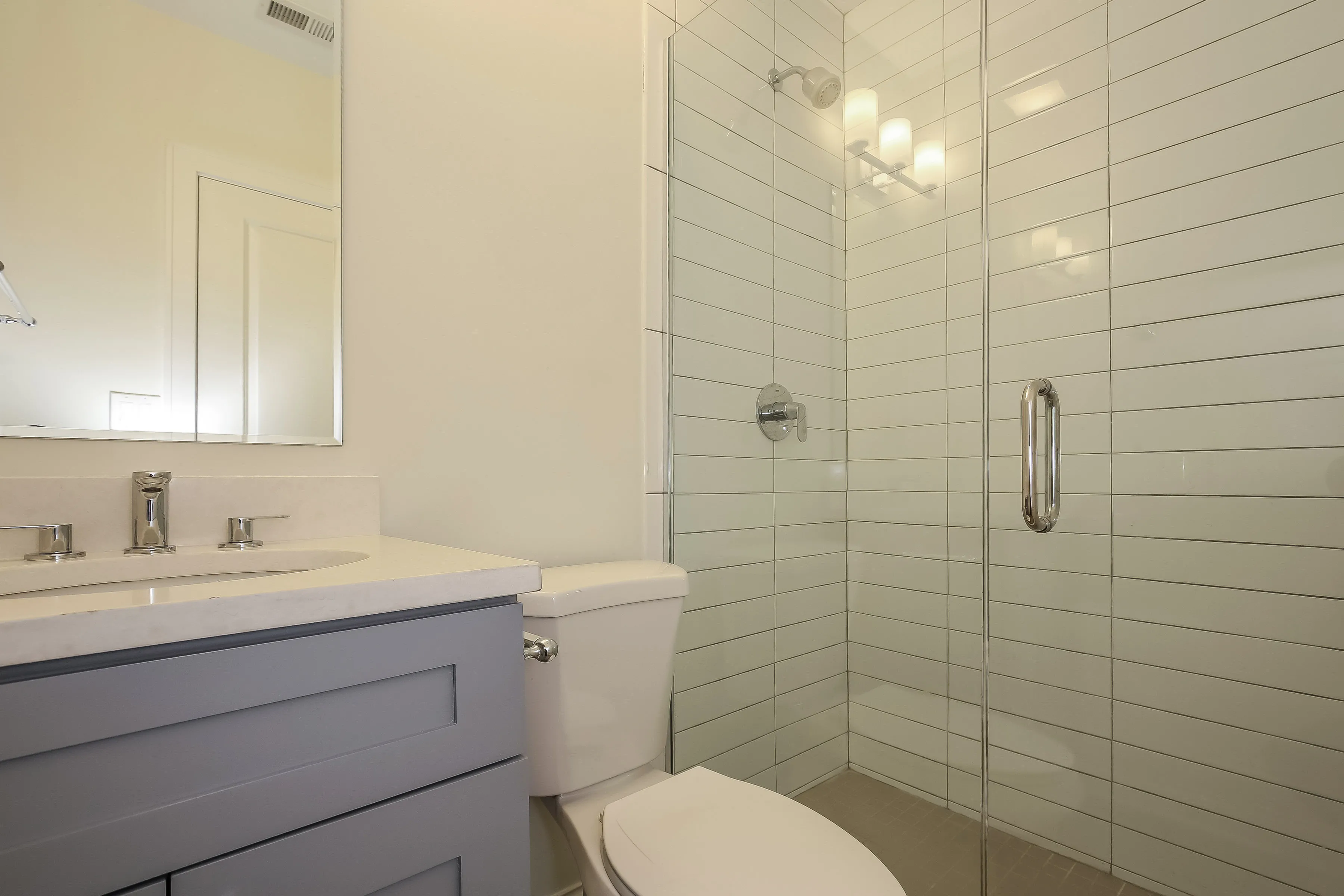 light brown exterior of 2852 West Shakespeare Apartments