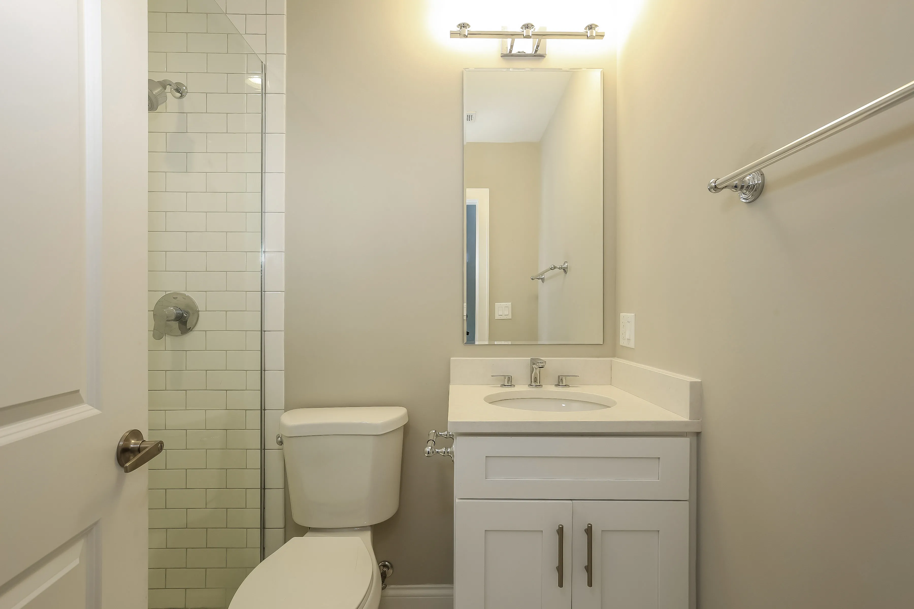 light brown exterior of 2852 West Shakespeare Apartments