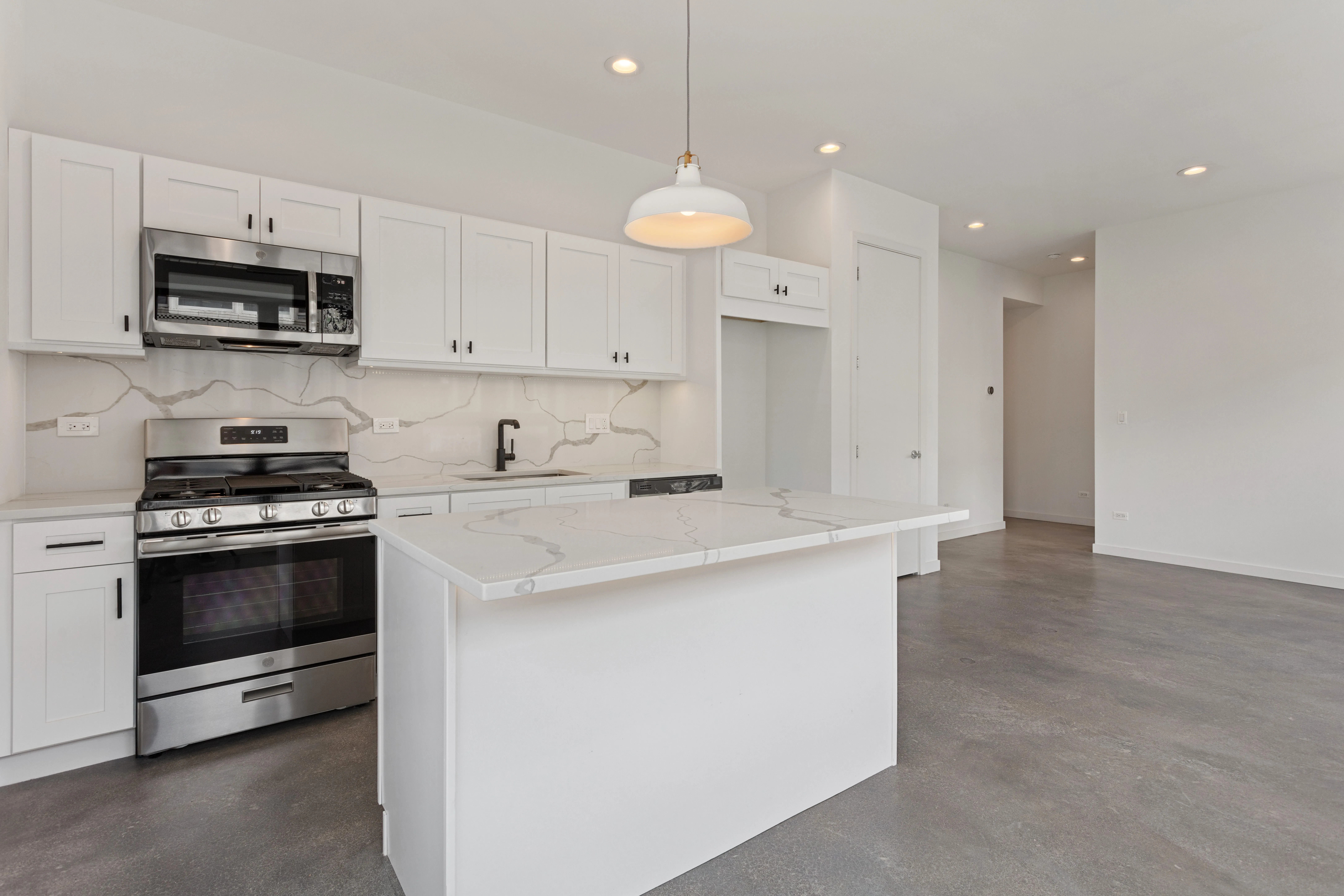 model apartment living room at 1942 W North Apartments