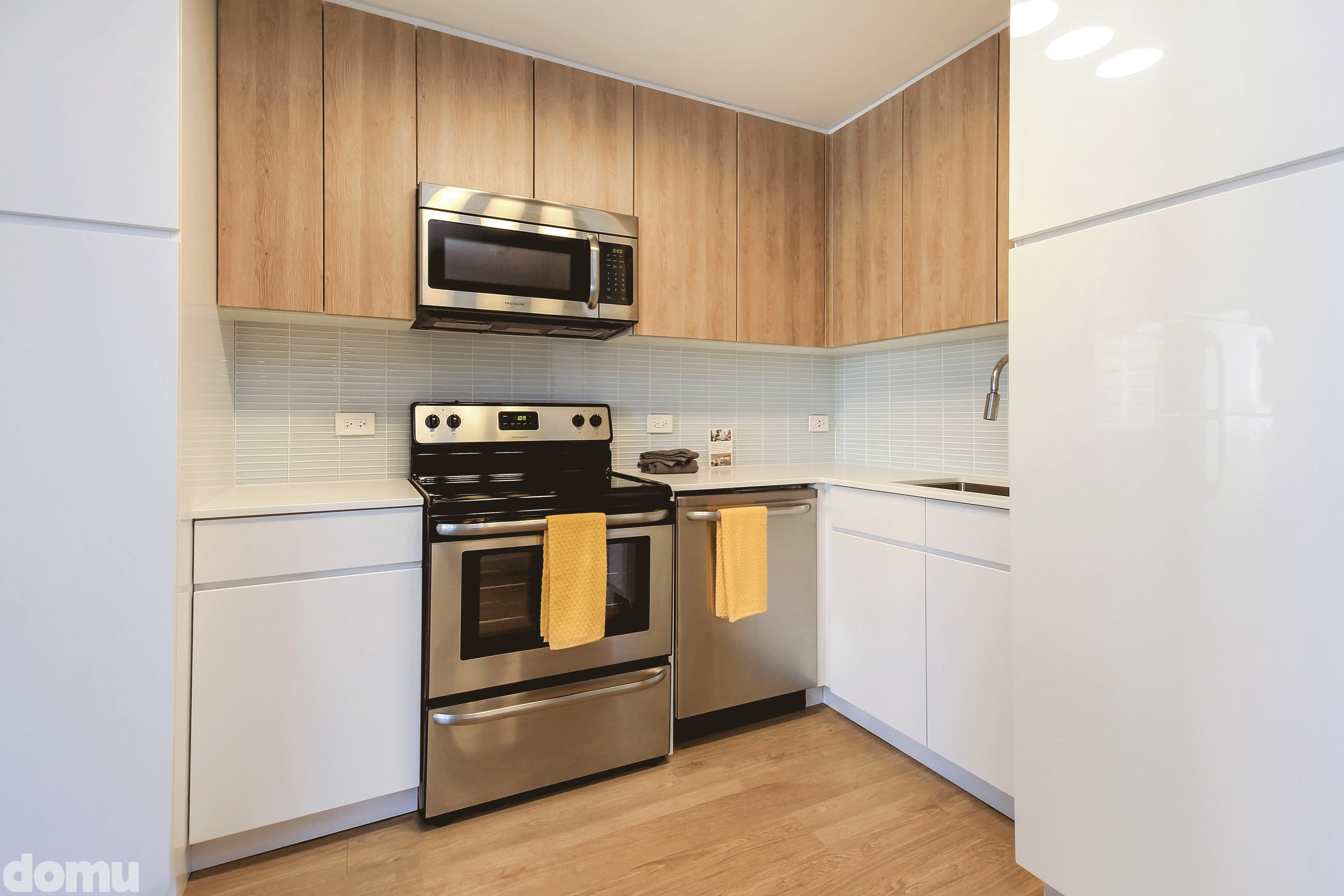 dining room and kitchen at The Kent Apartments in Lincoln Park Chicago