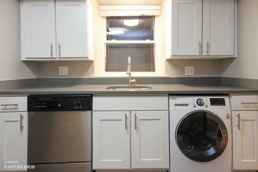 2801 W Logan Apartments