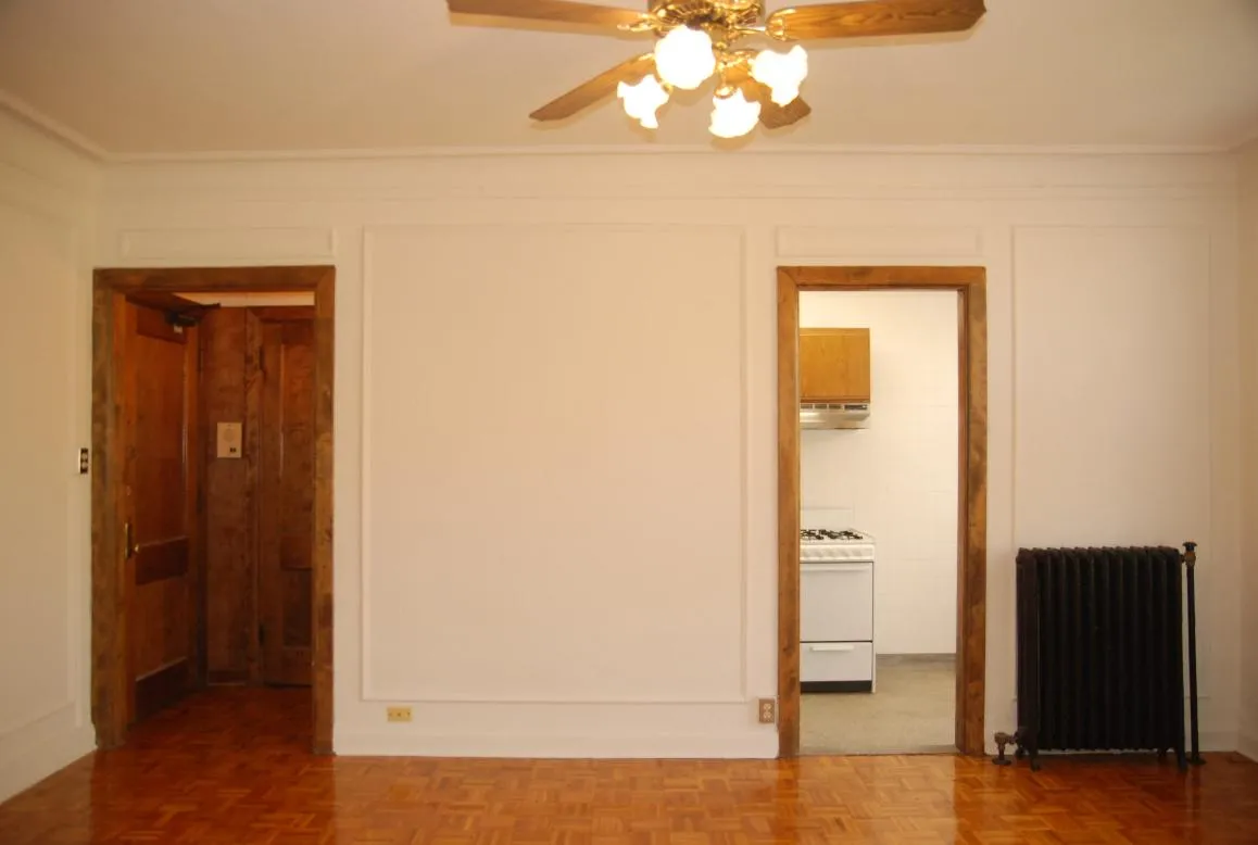 300 sq ft studios - studio closets