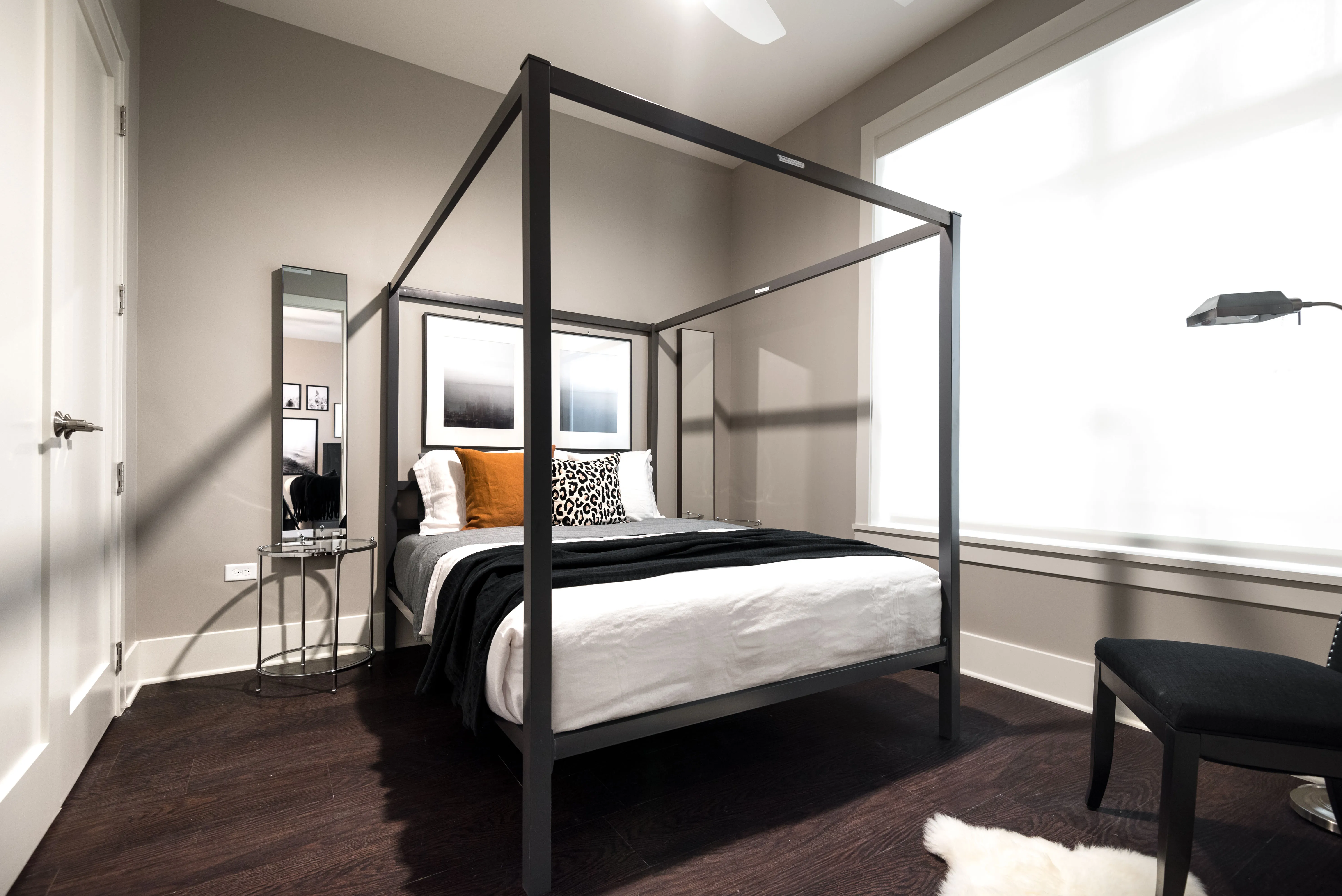 Twenty Fifty Lincoln Park Apartments